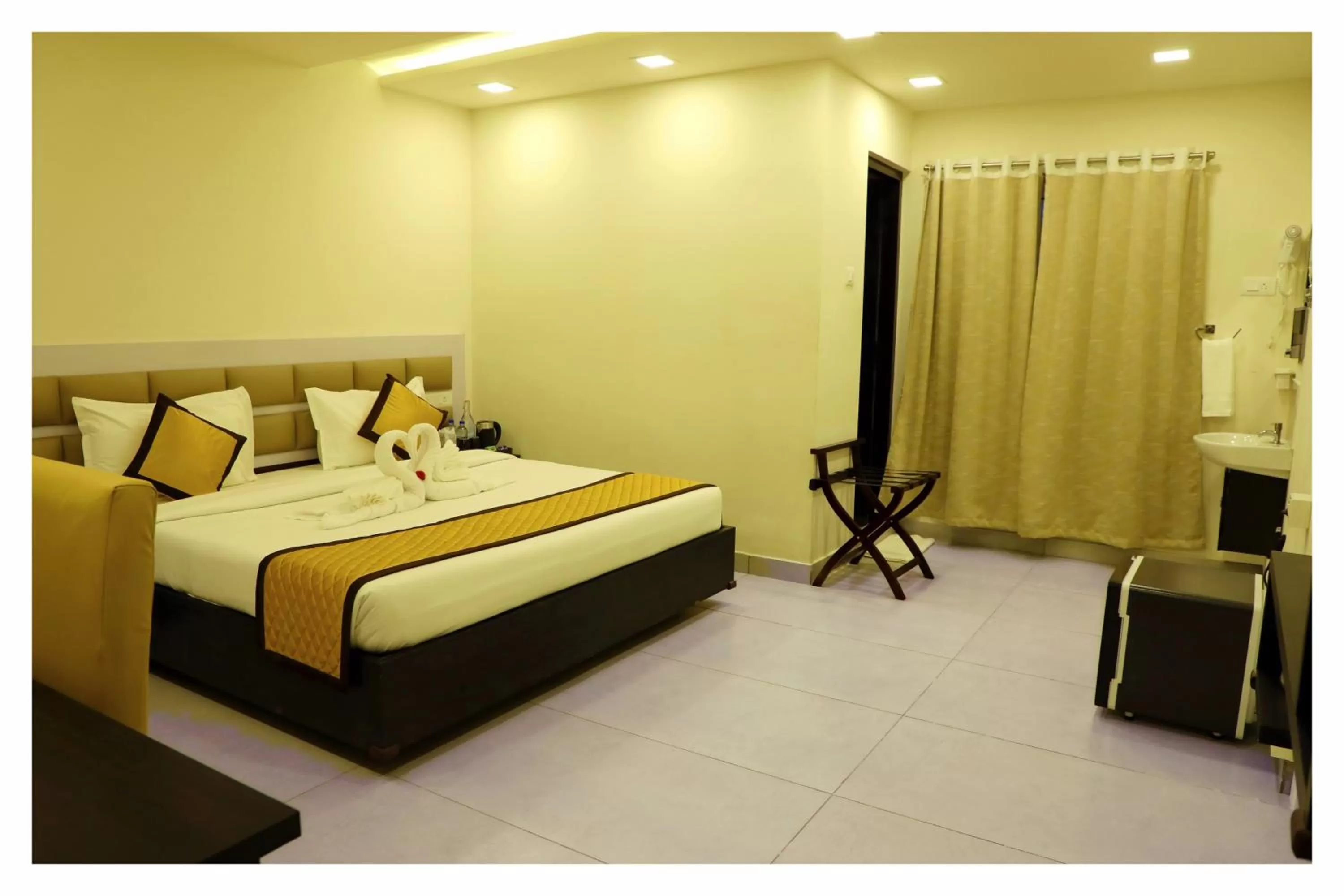 Bed in Clarks Inn Express ,Sirkazhi