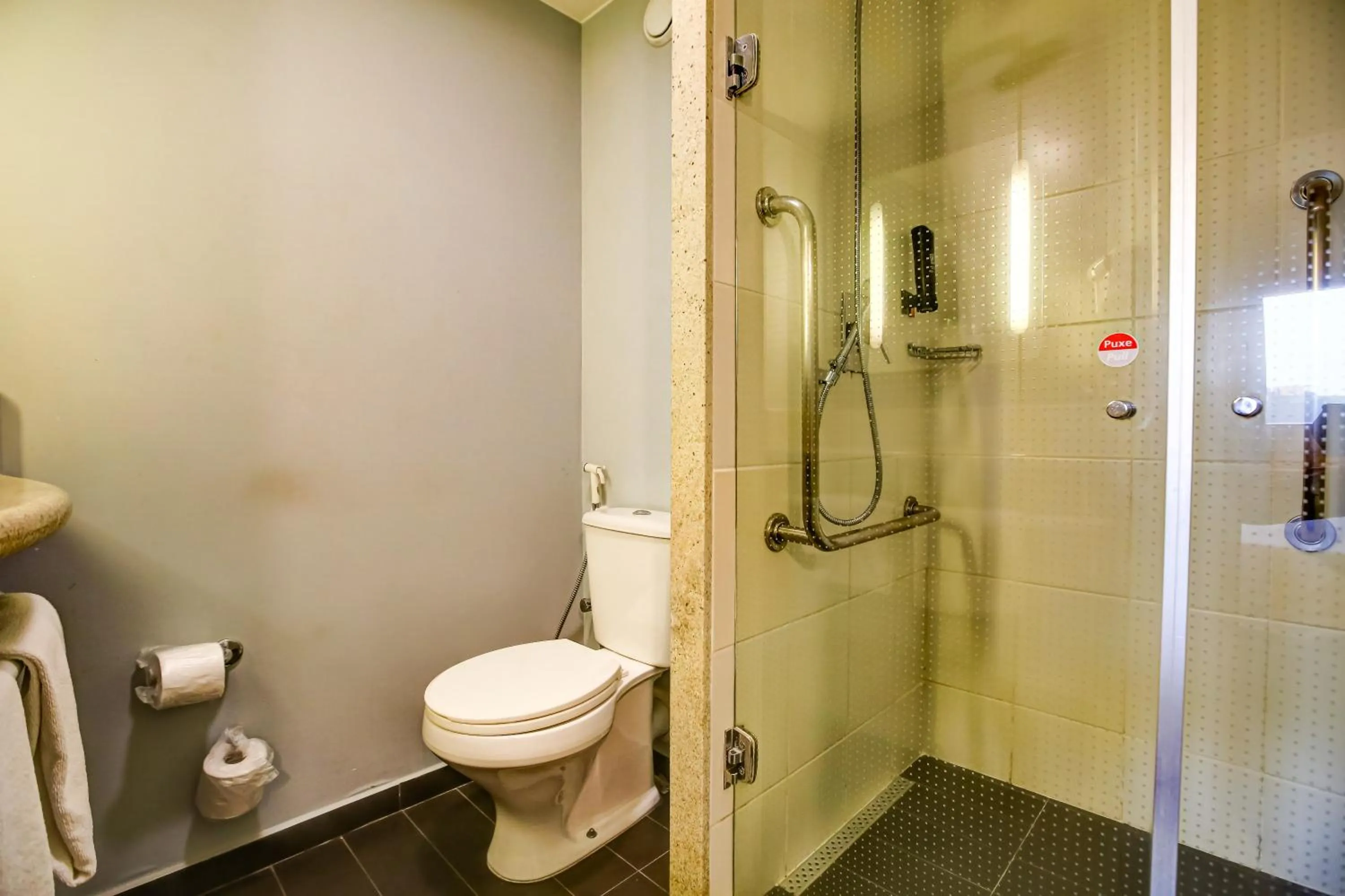 Shower in ibis Rio de Janeiro Nova America
