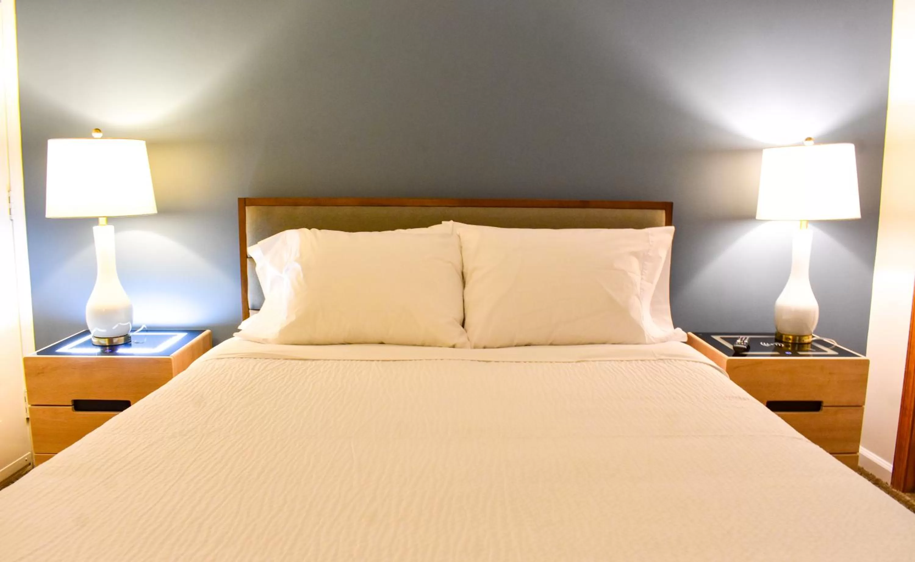 Bed in The Central Downtown Inn Suites