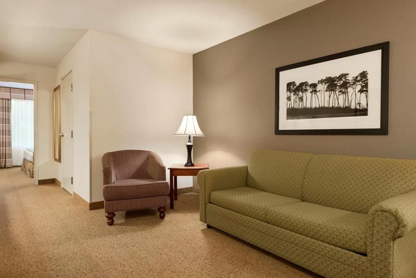 Living room in Country Inn & Suites by Radisson, Paducah, KY