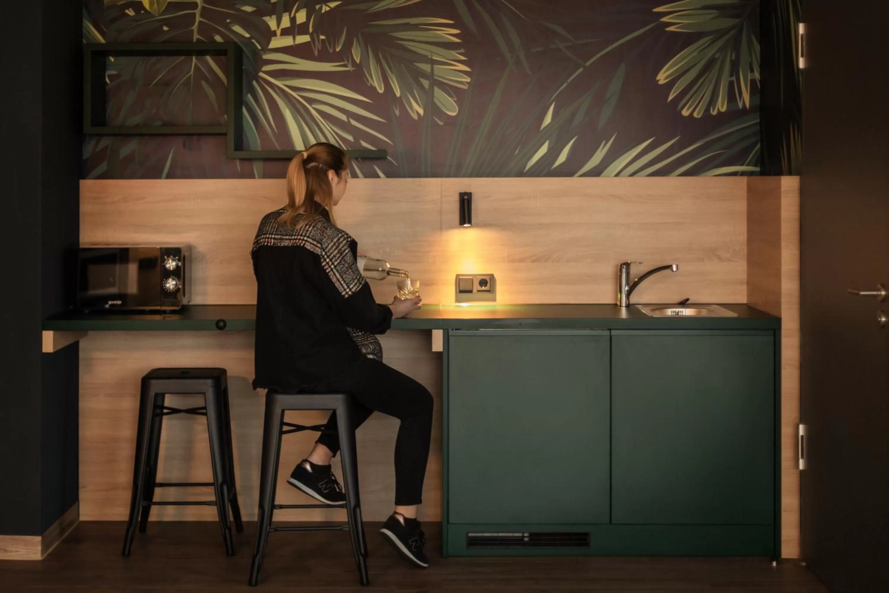 People in Holiday Inn - the niu, Crusoe Bremen Airport by IHG