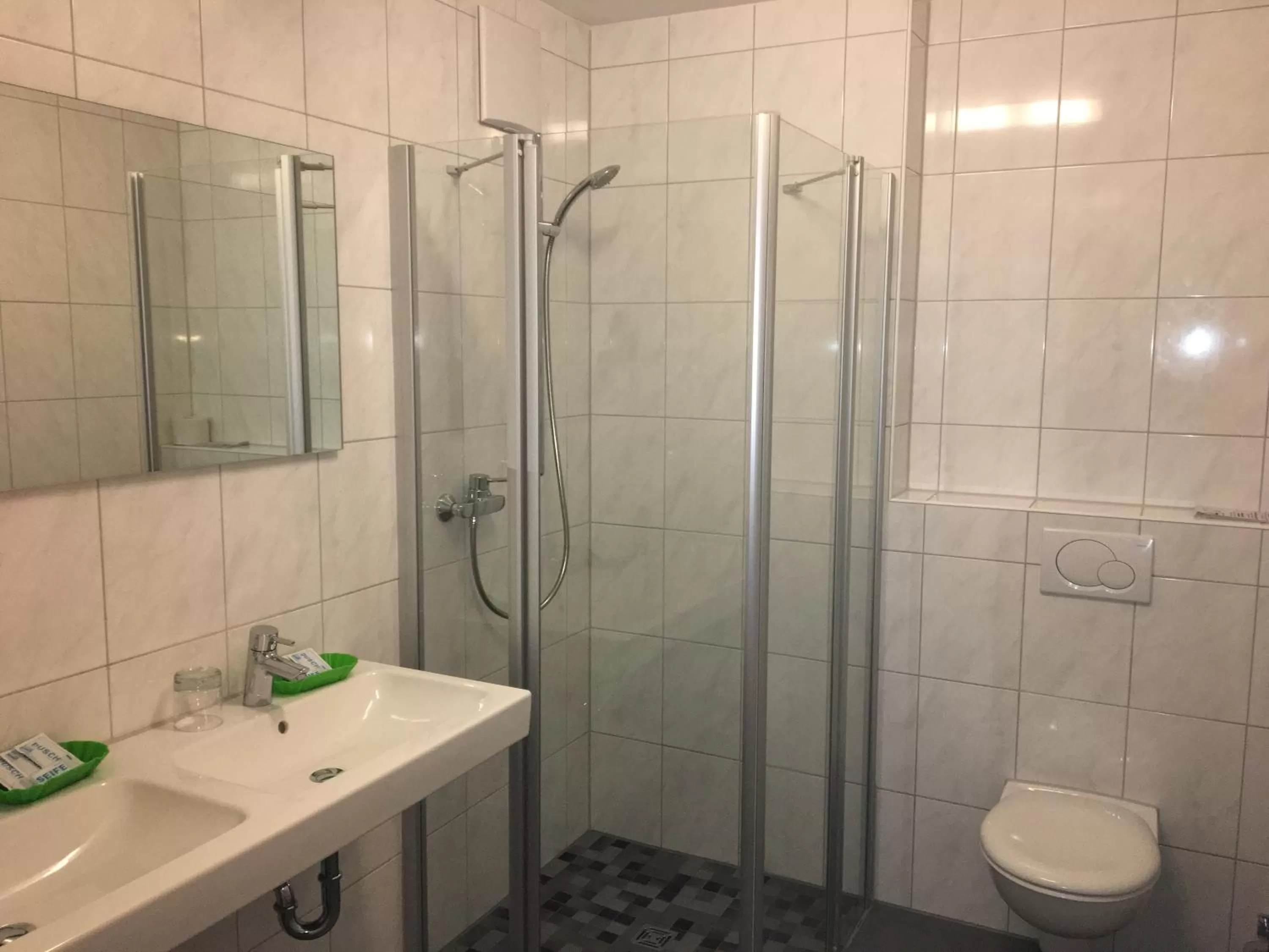 Shower in Motel Füssen im Allgäu