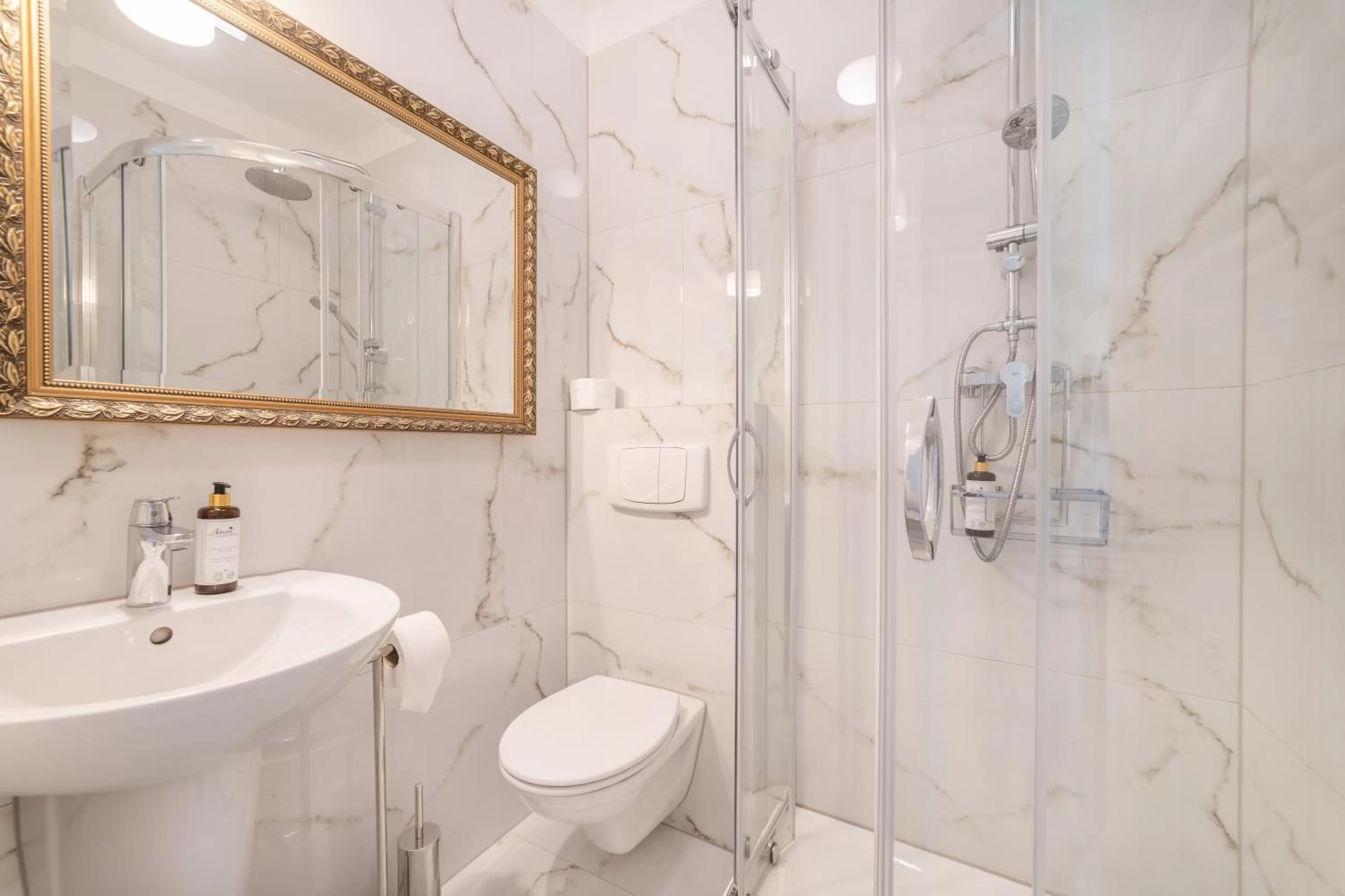 Bathroom in Pensjonat & Restauracja Admirał