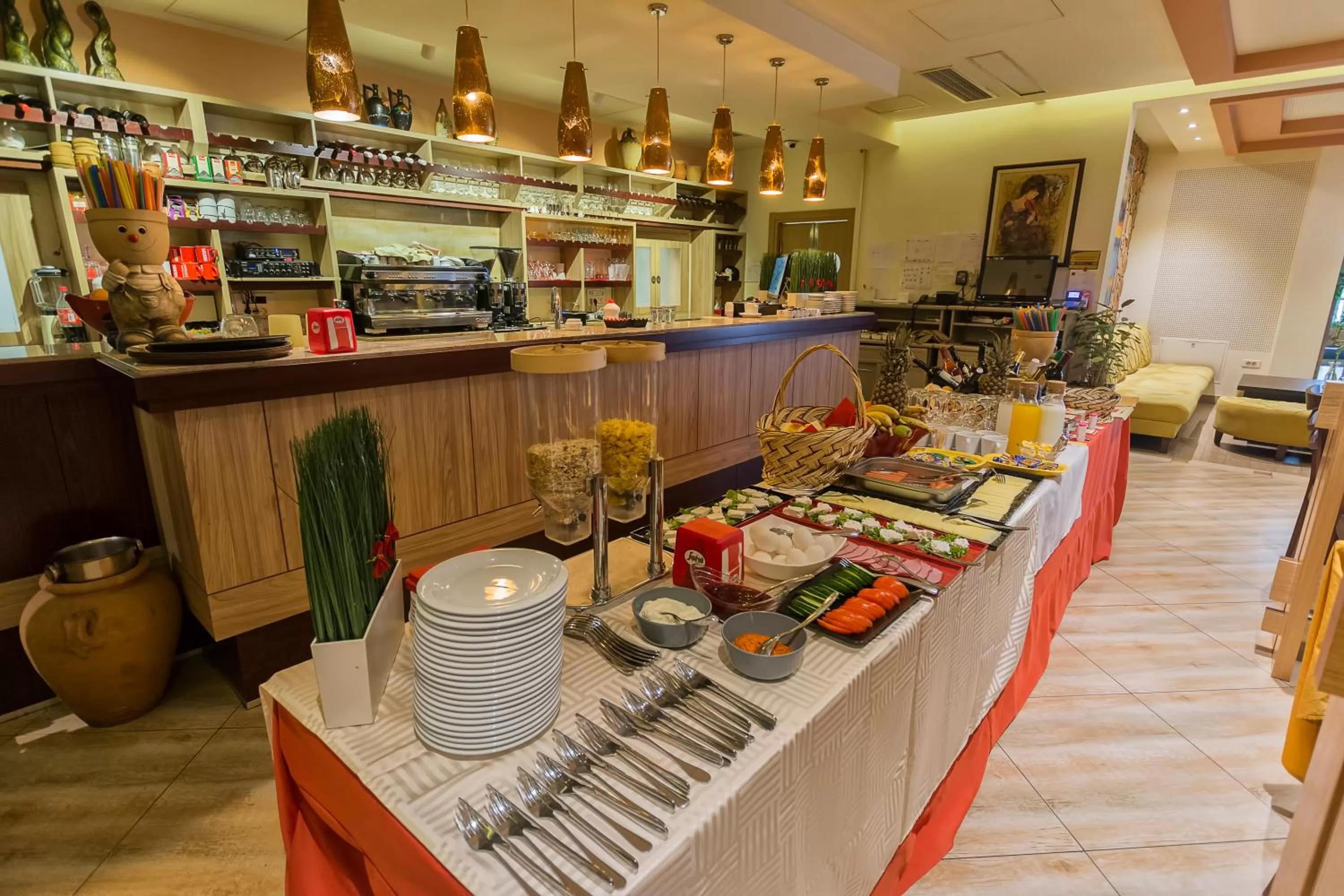 Restaurant/places to eat in Hotel Lirak