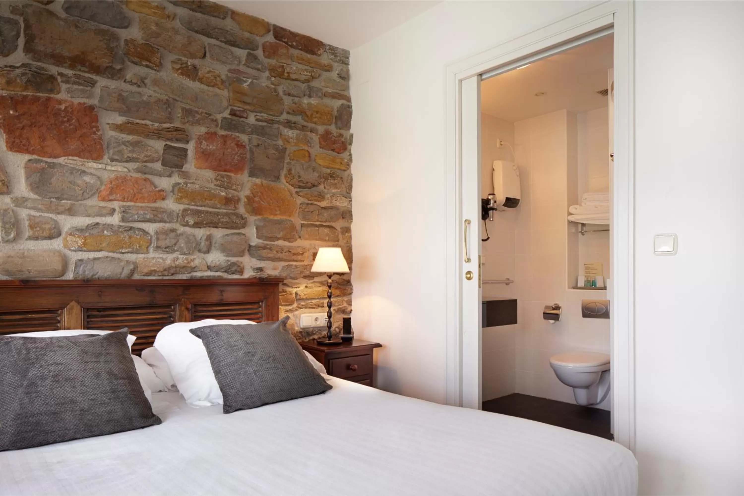 Bedroom, Bed in Saiaz Getaria Hotela