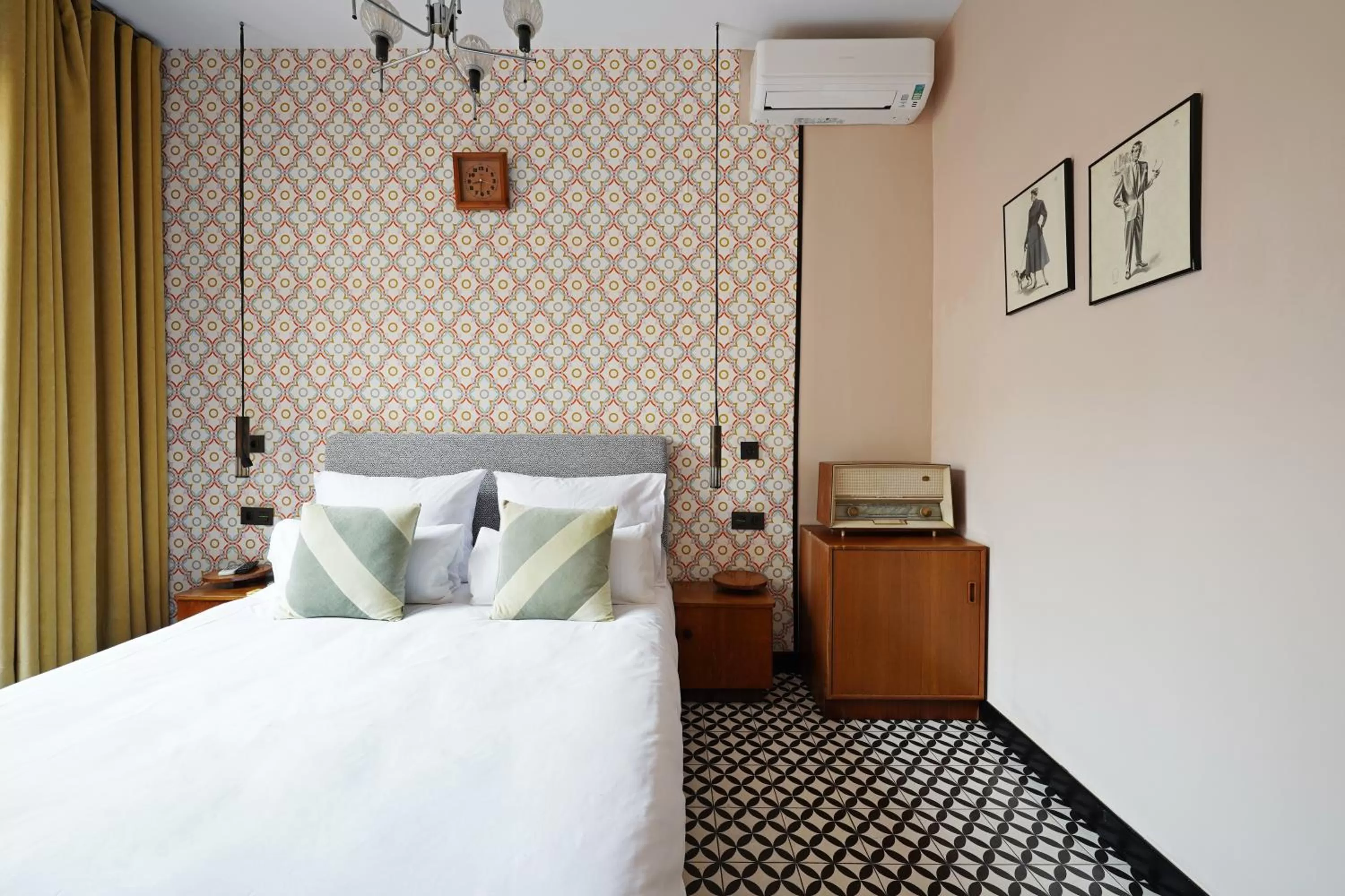 Bed in Numa Barcelona Roca