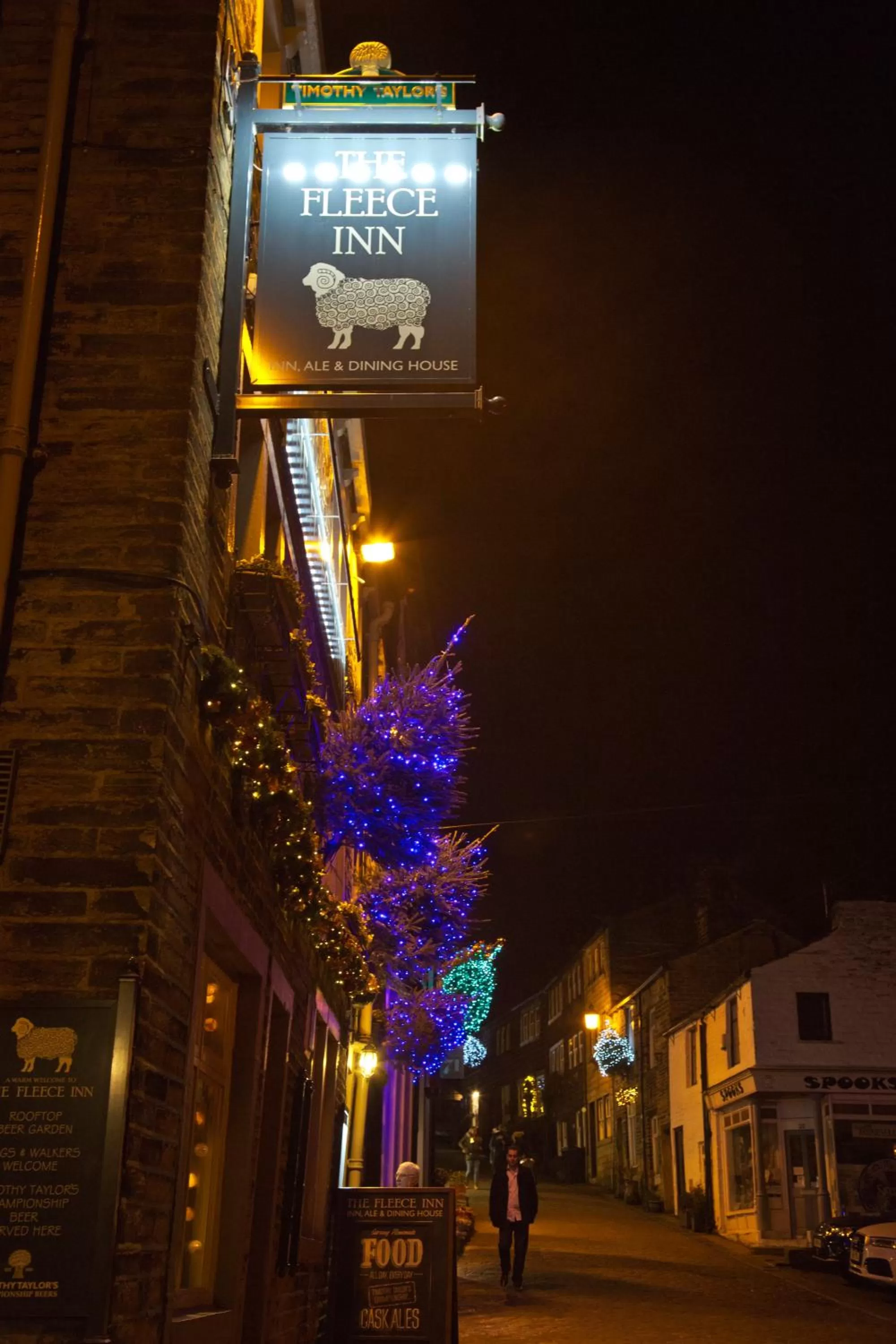 Night, Property Building in The Fleece Inn