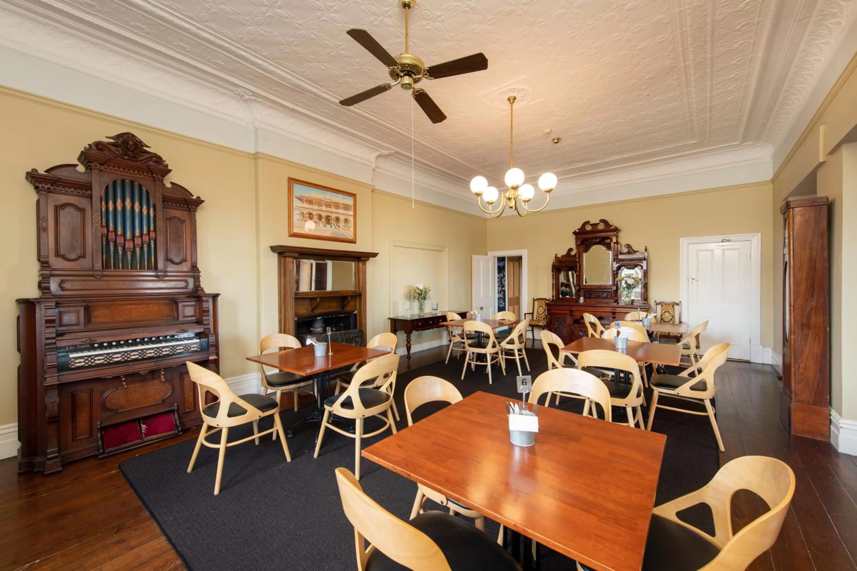 Restaurant/places to eat in Anchorage Seafront Hotel