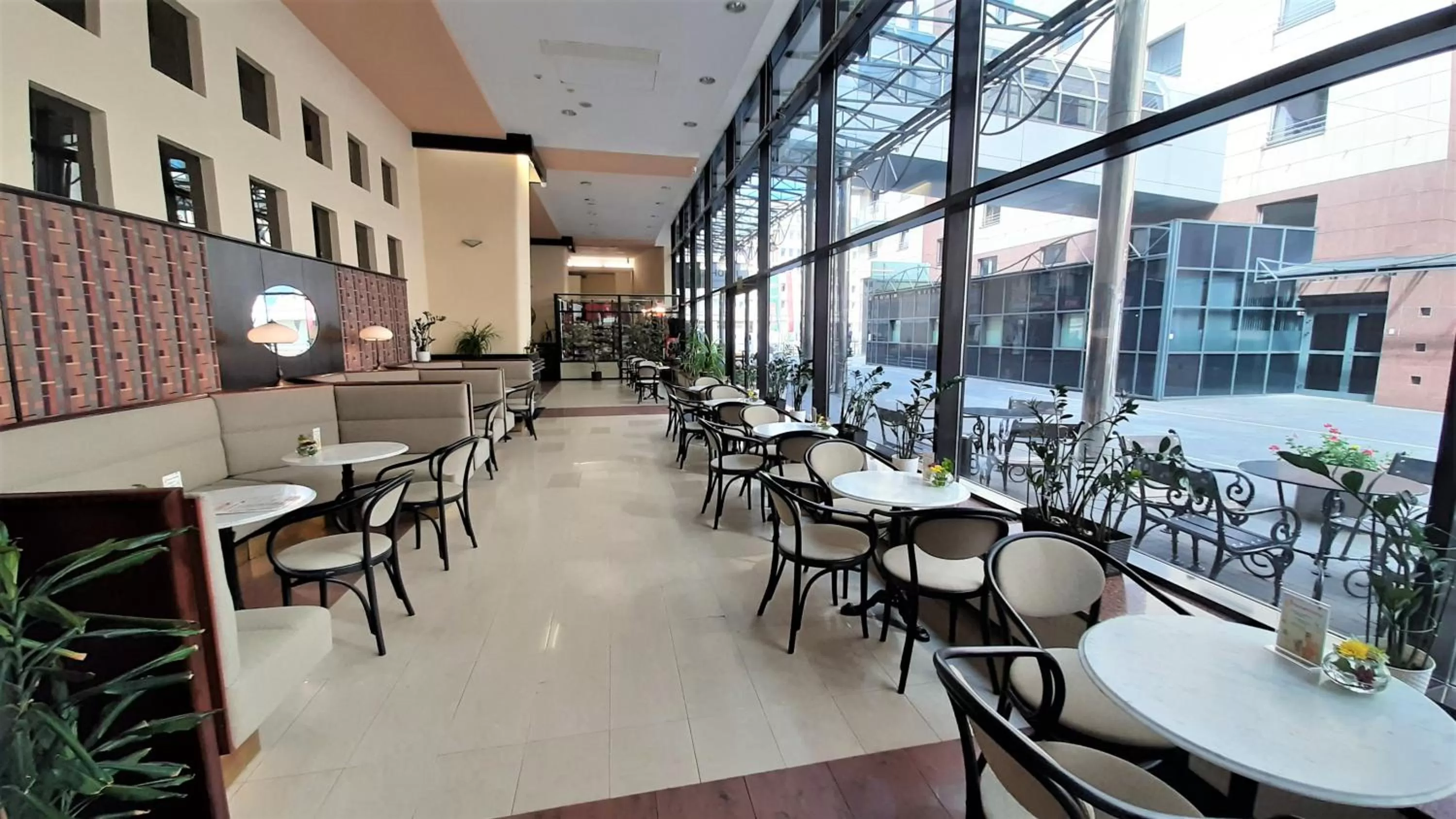 Restaurant/places to eat in Hotel Gromada Warszawa Centrum