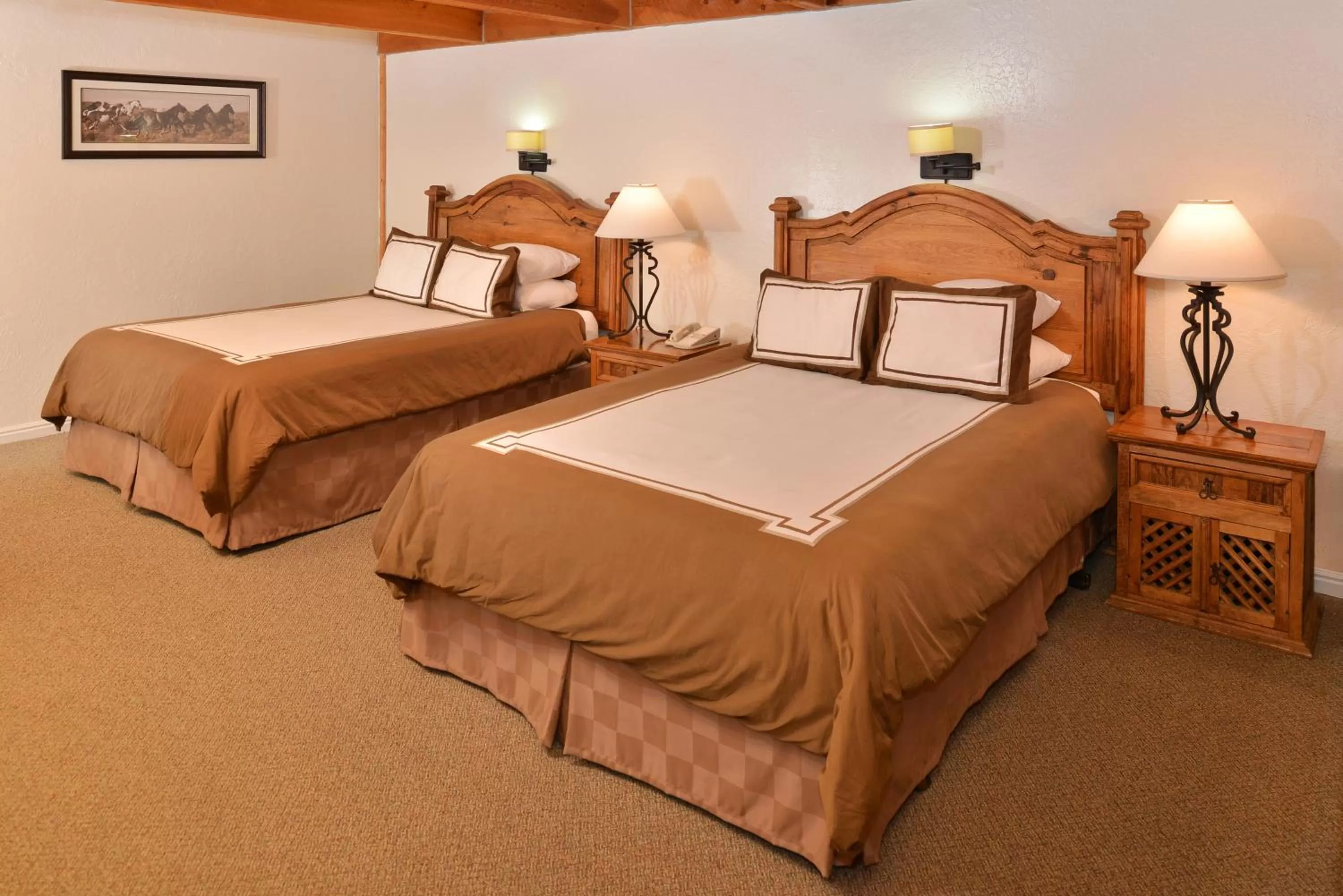 Photo of the whole room, Bed in The Boulder Creek Lodge