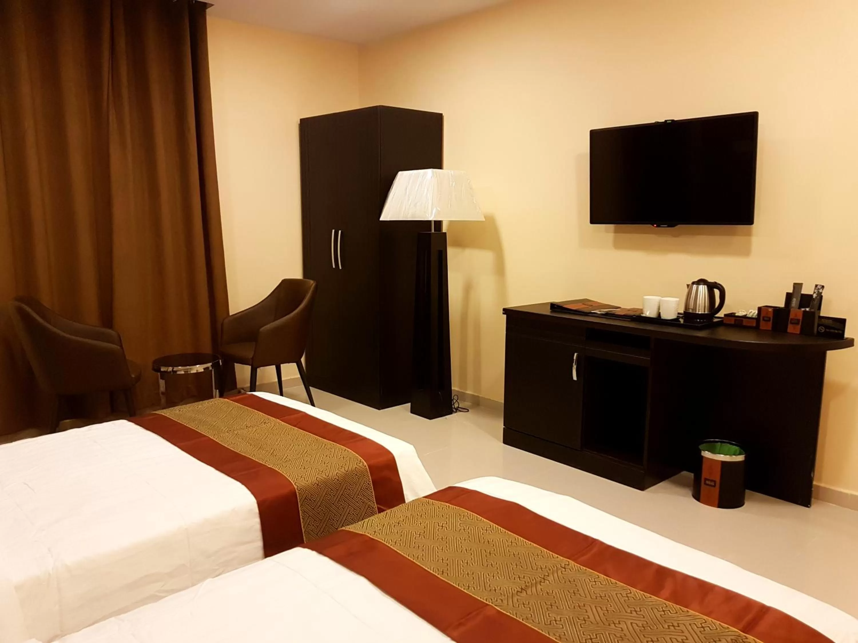 Communal lounge/ TV room, Bed in Tanuf Residency Hotel