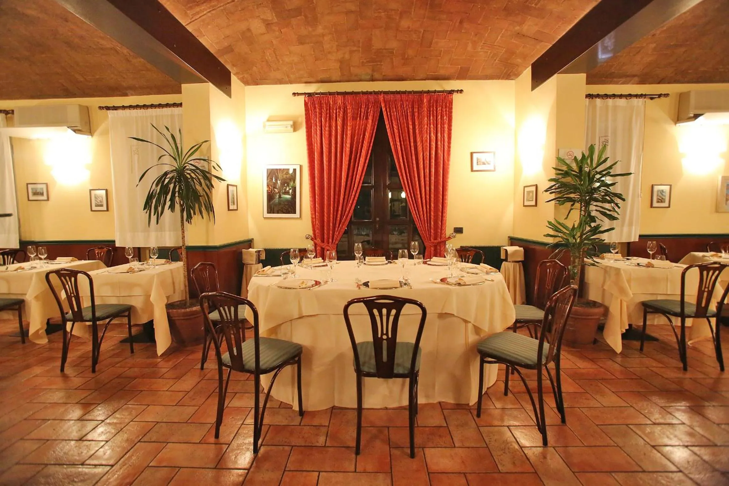 Restaurant/places to eat in Hotel Le Ville