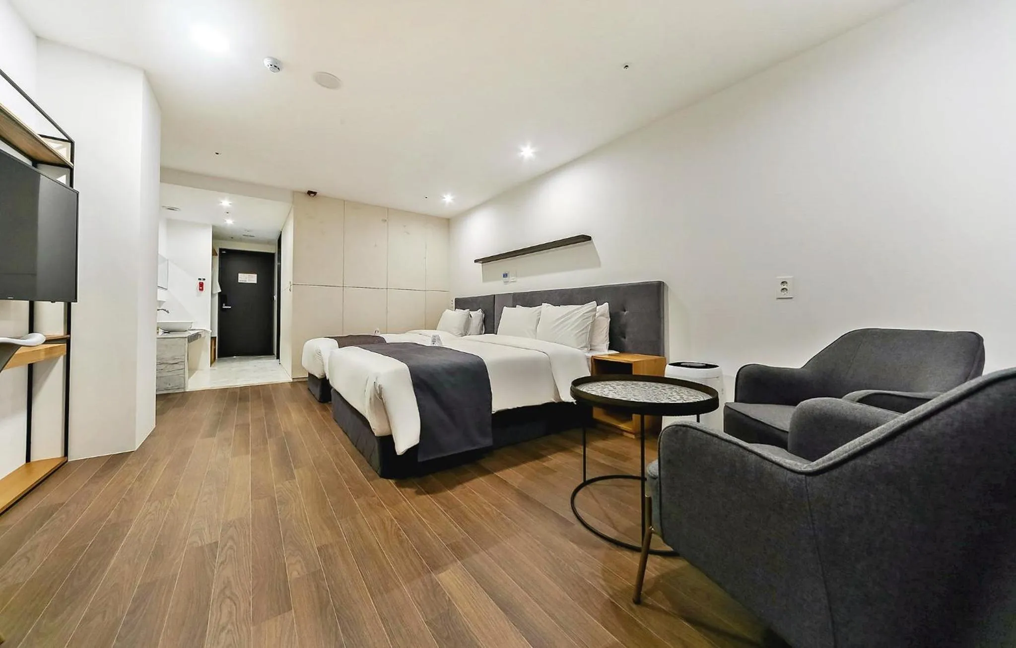 Bed in Hotel Noblestay