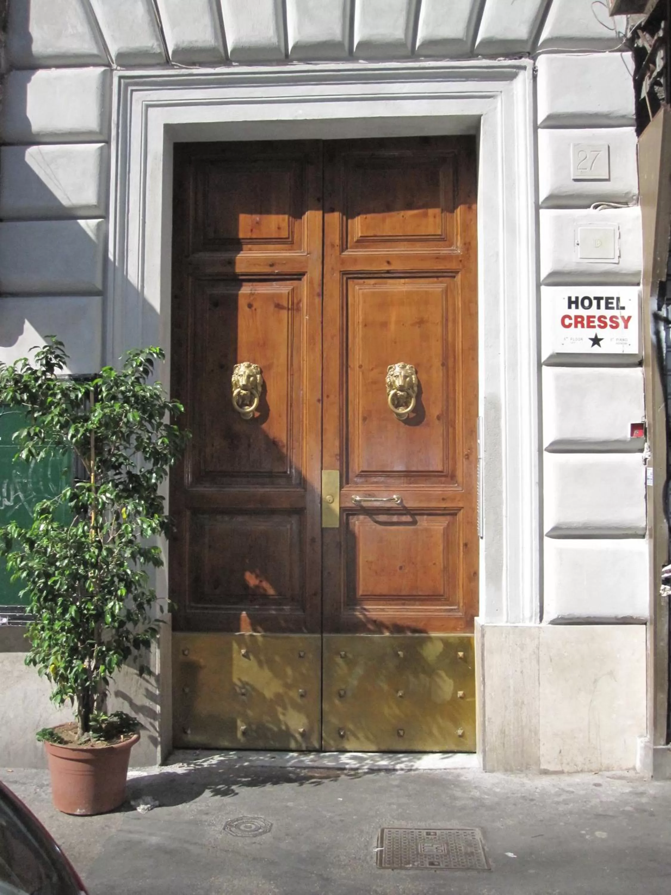 Facade/entrance in Cressy