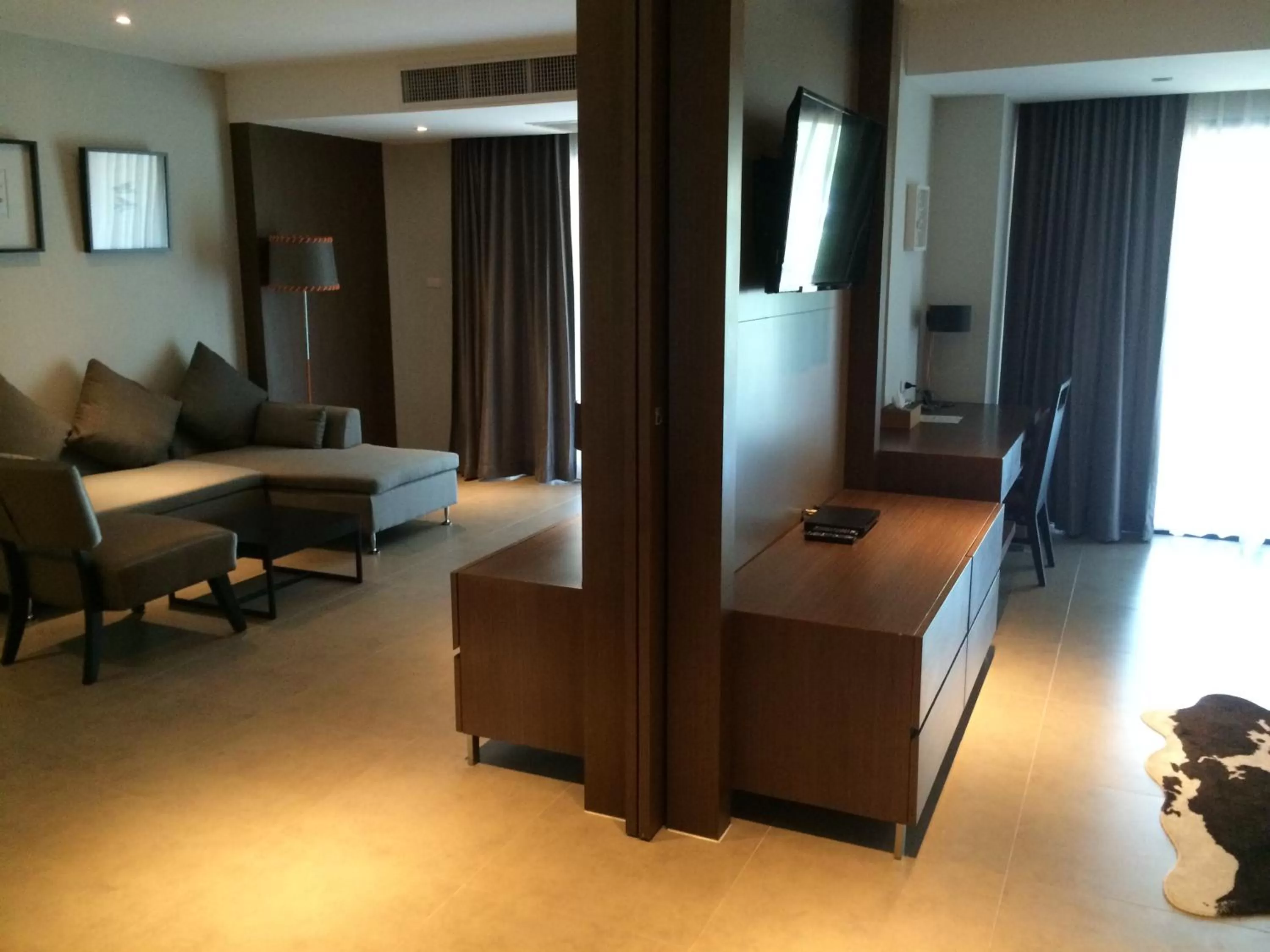 TV and multimedia in Season Five Hotel