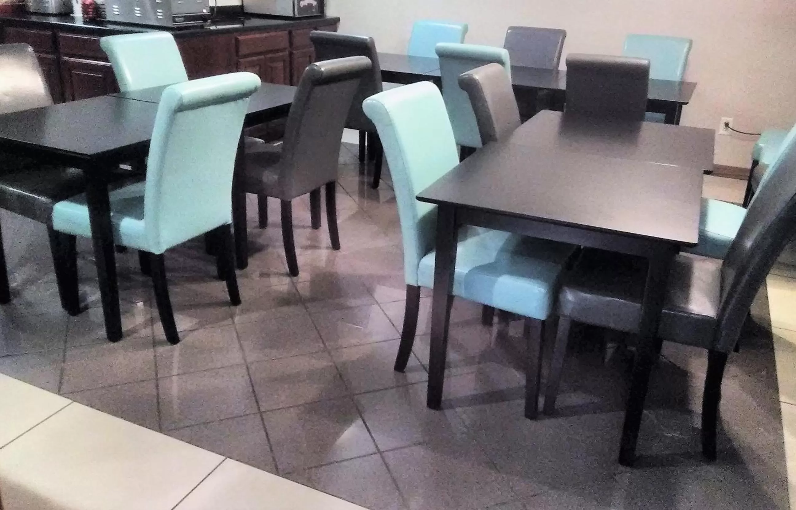 Dining area in Baymont by Wyndham Battle Creek Downtown