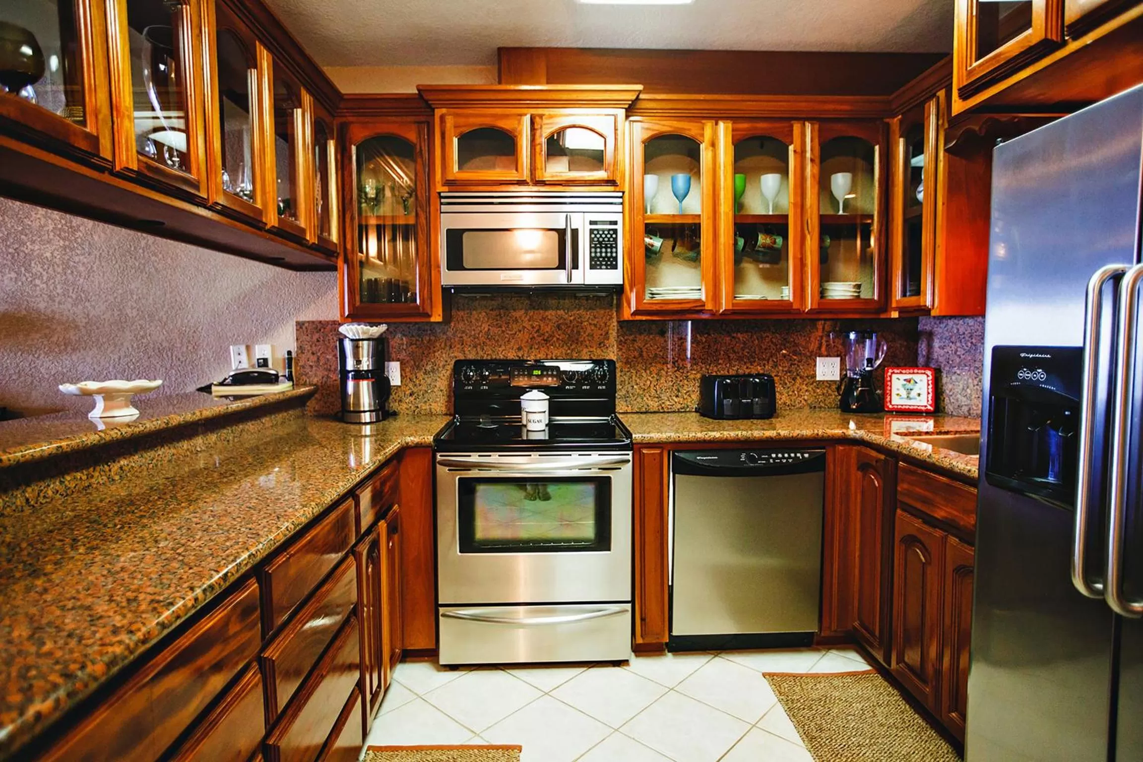Kitchen or kitchenette in Pelican Reef Villas Resort