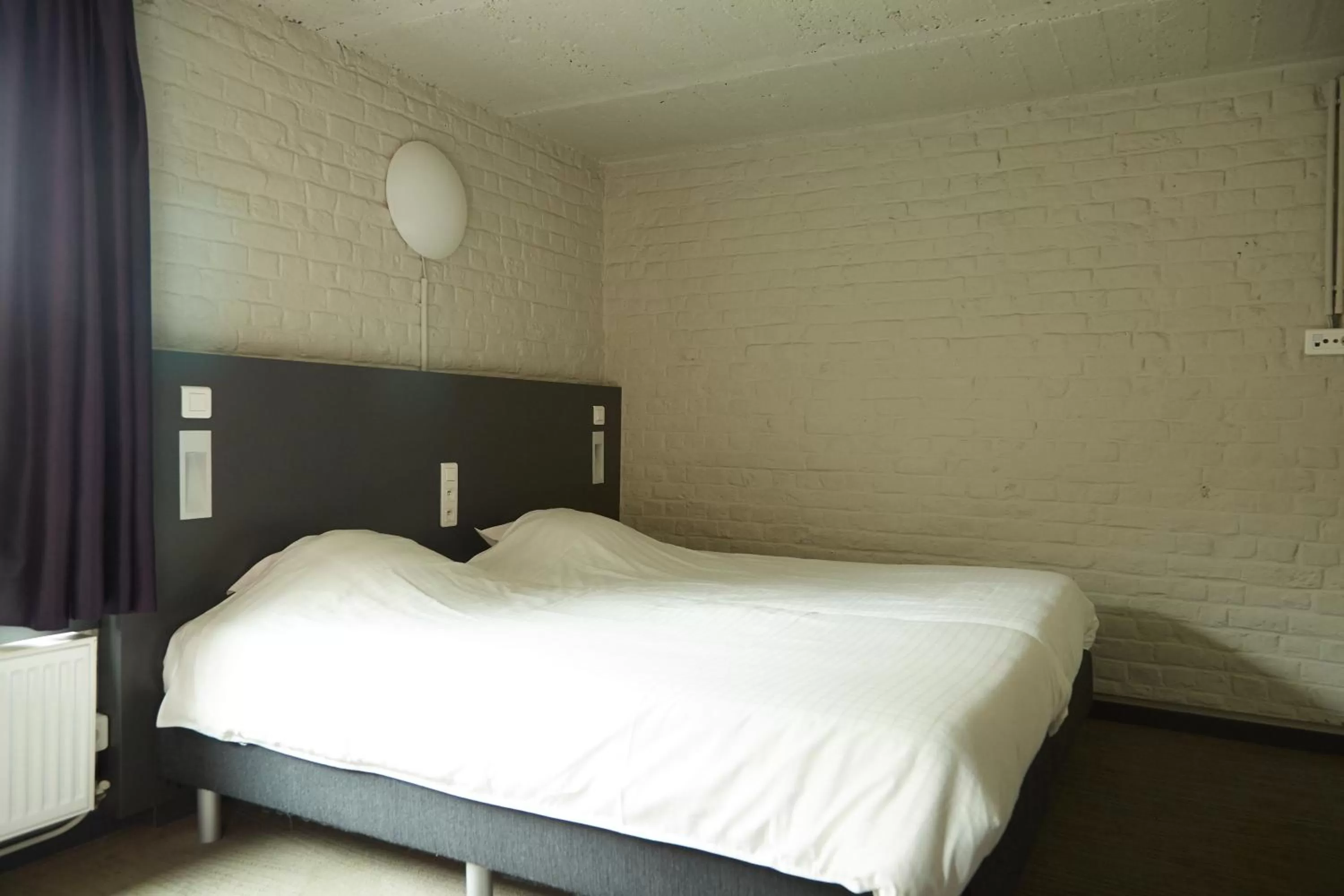 Bedroom, Bed in Focus Budget