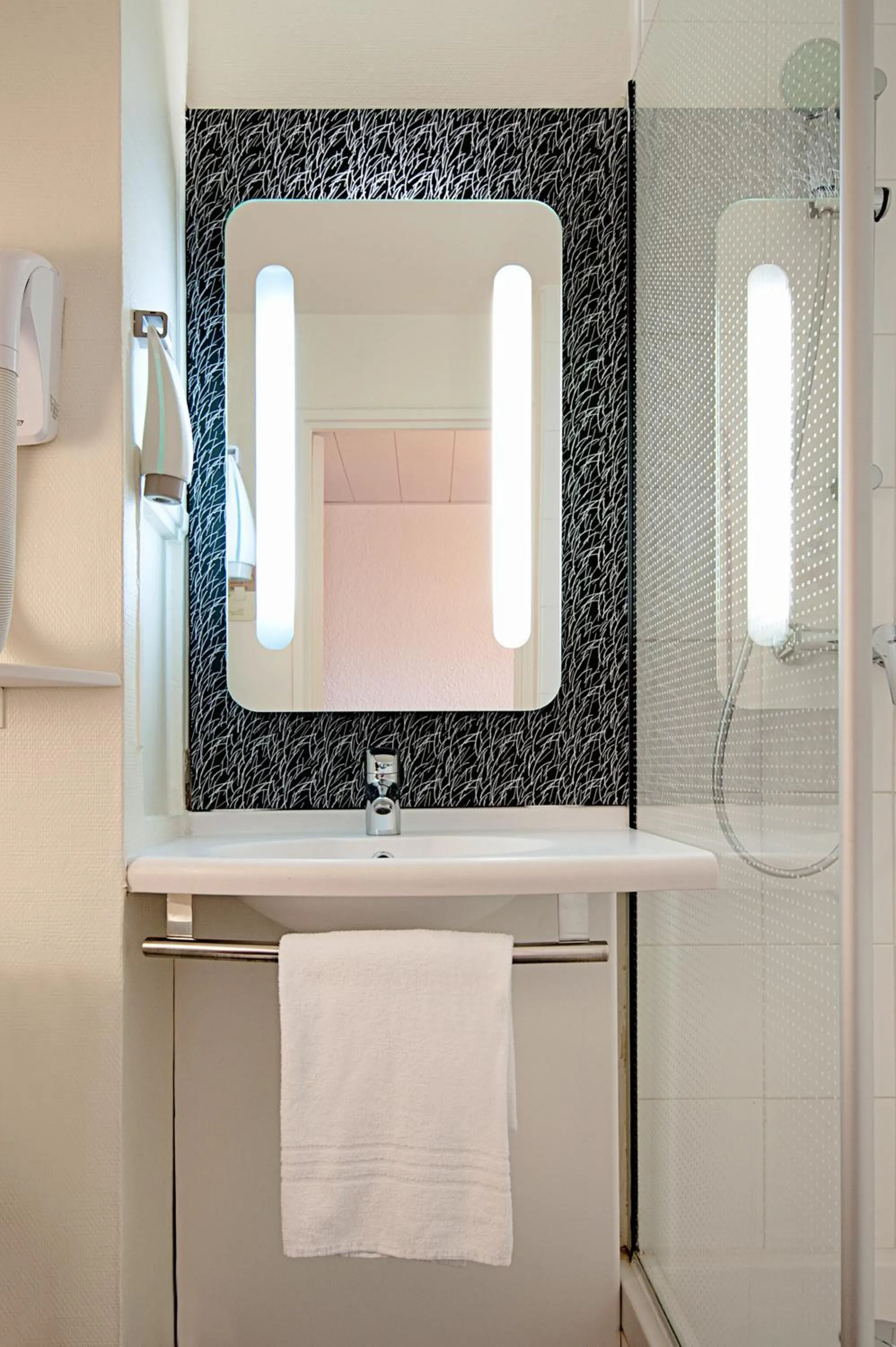 Bathroom in Ibis Cornella