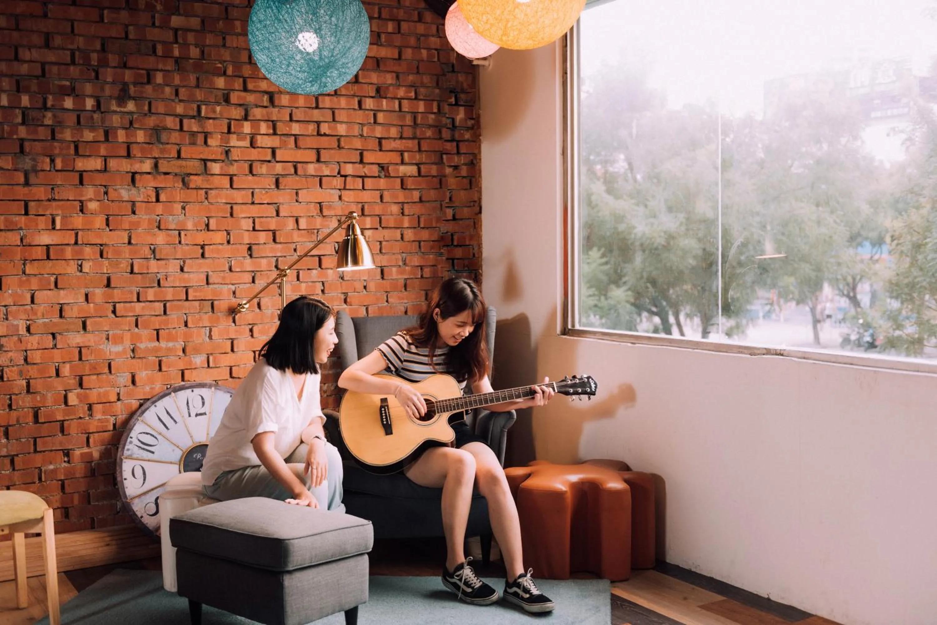 People in Uno Backpackers Inn