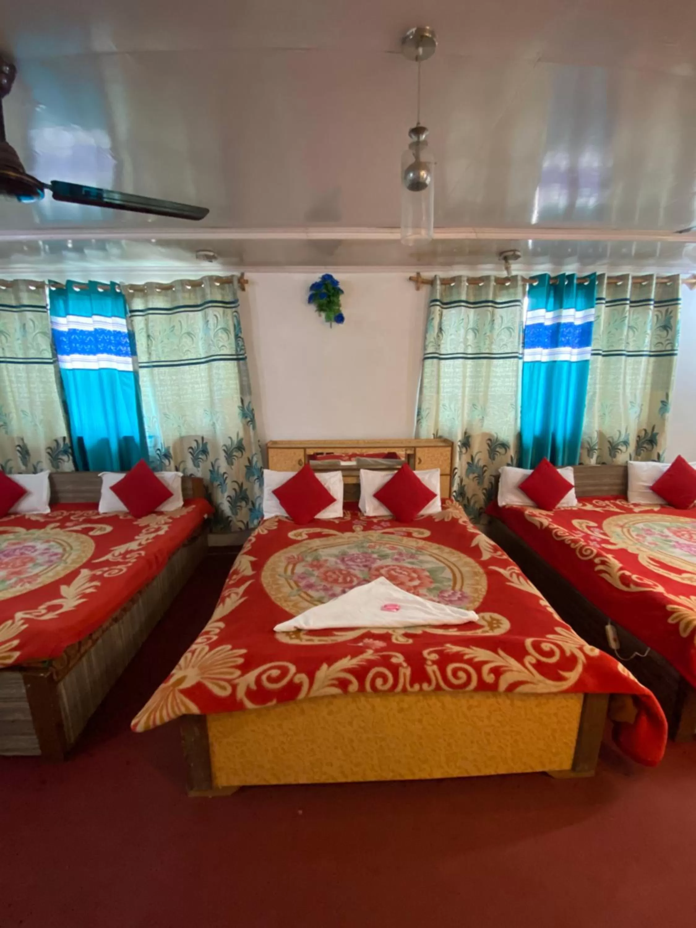 Bed in Hotel Young Mamta