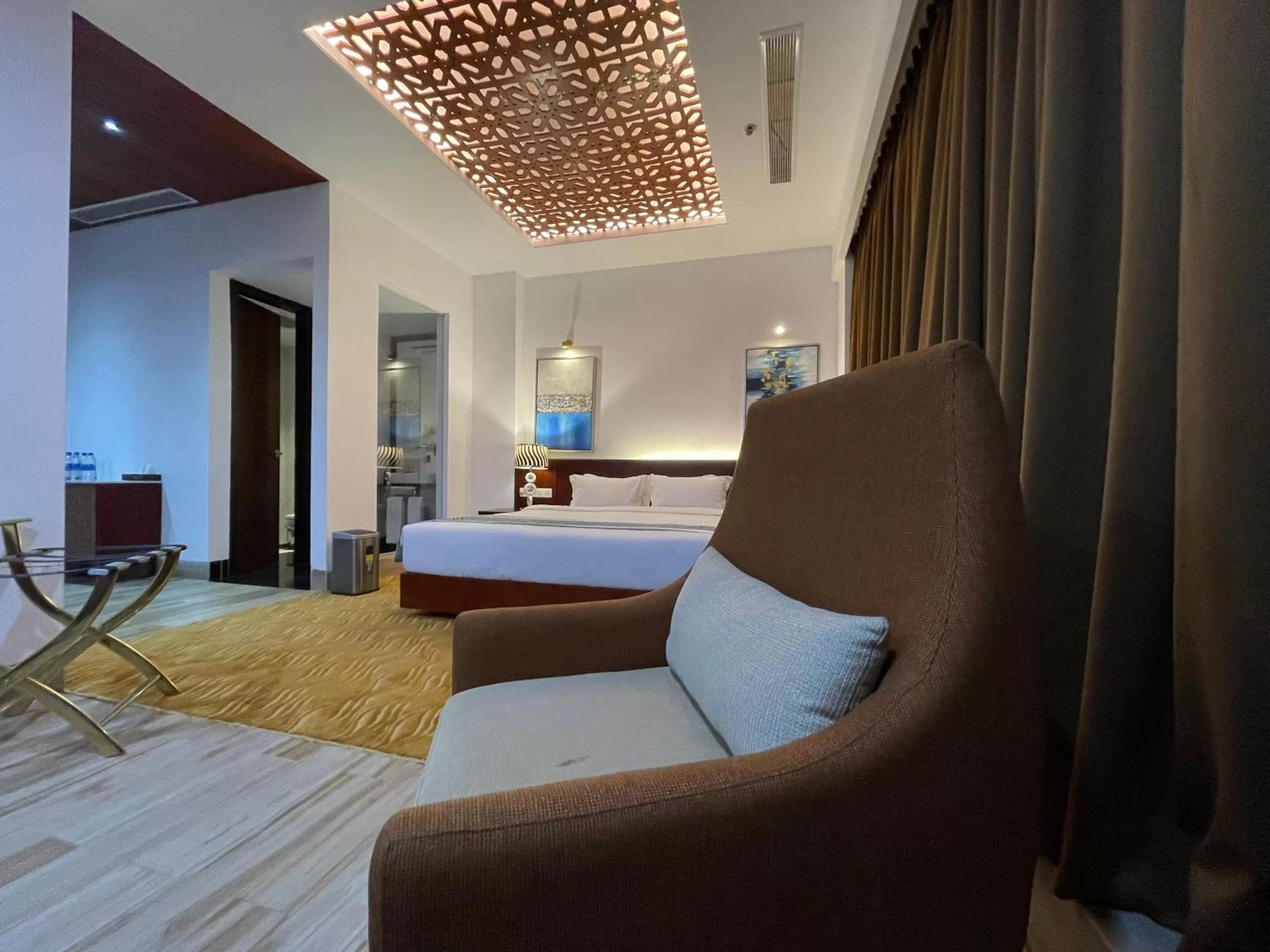 Bedroom, Bed in Empyrean Dhaka City Centre