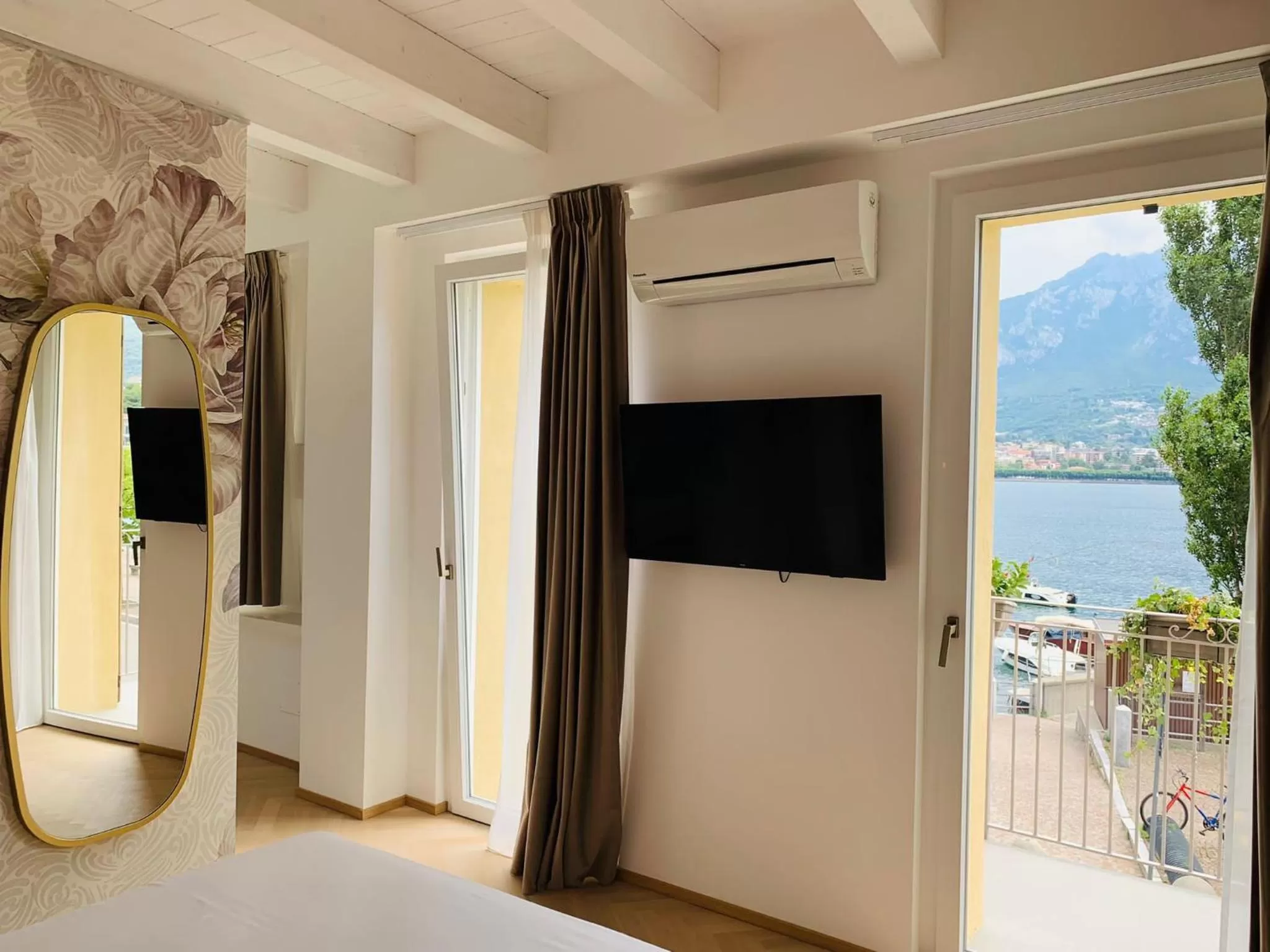 Bedroom in LUXURY SUITES ROCOPOM - Lake Front