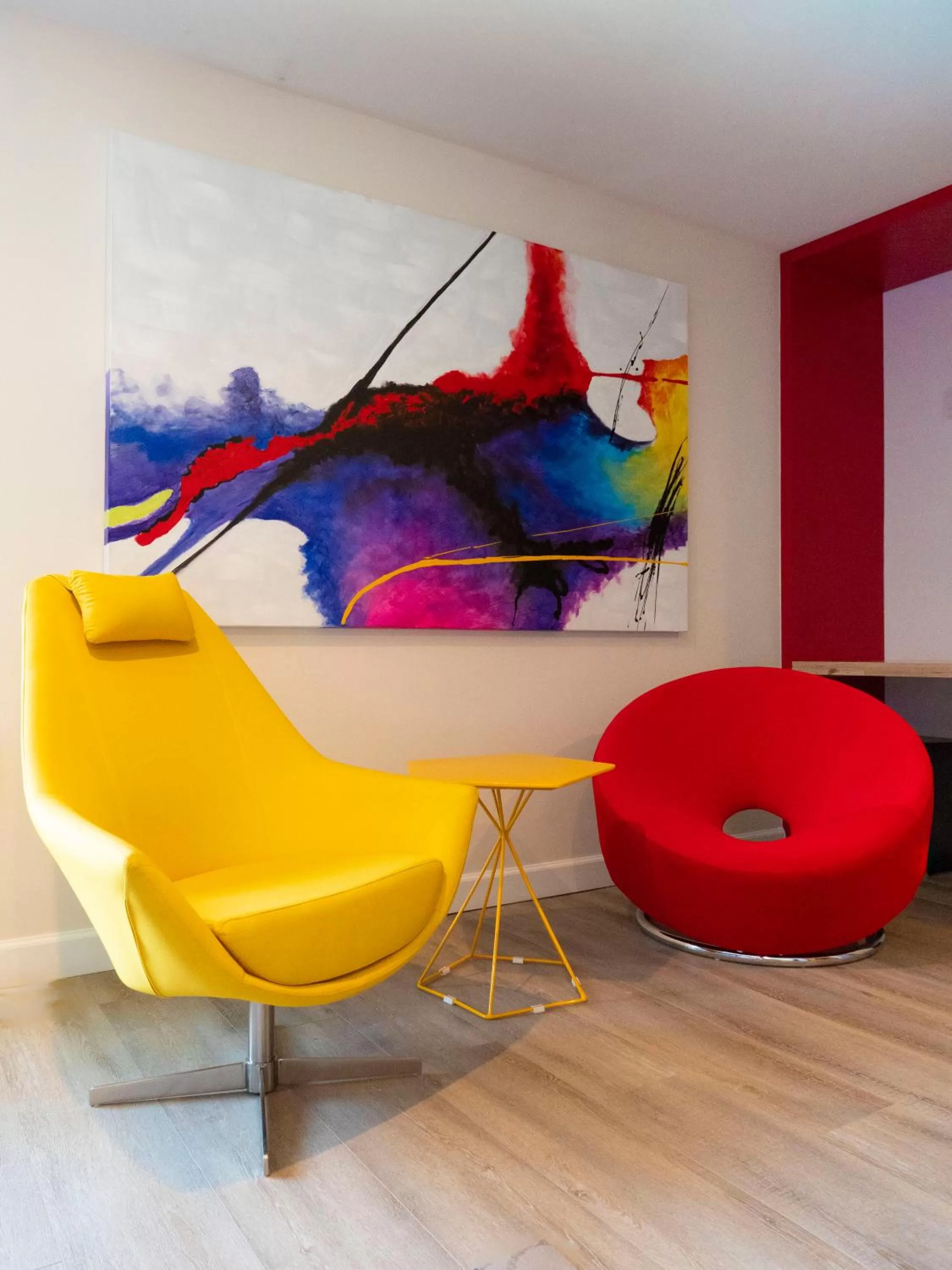 Seating area in Park Plaza Lodge