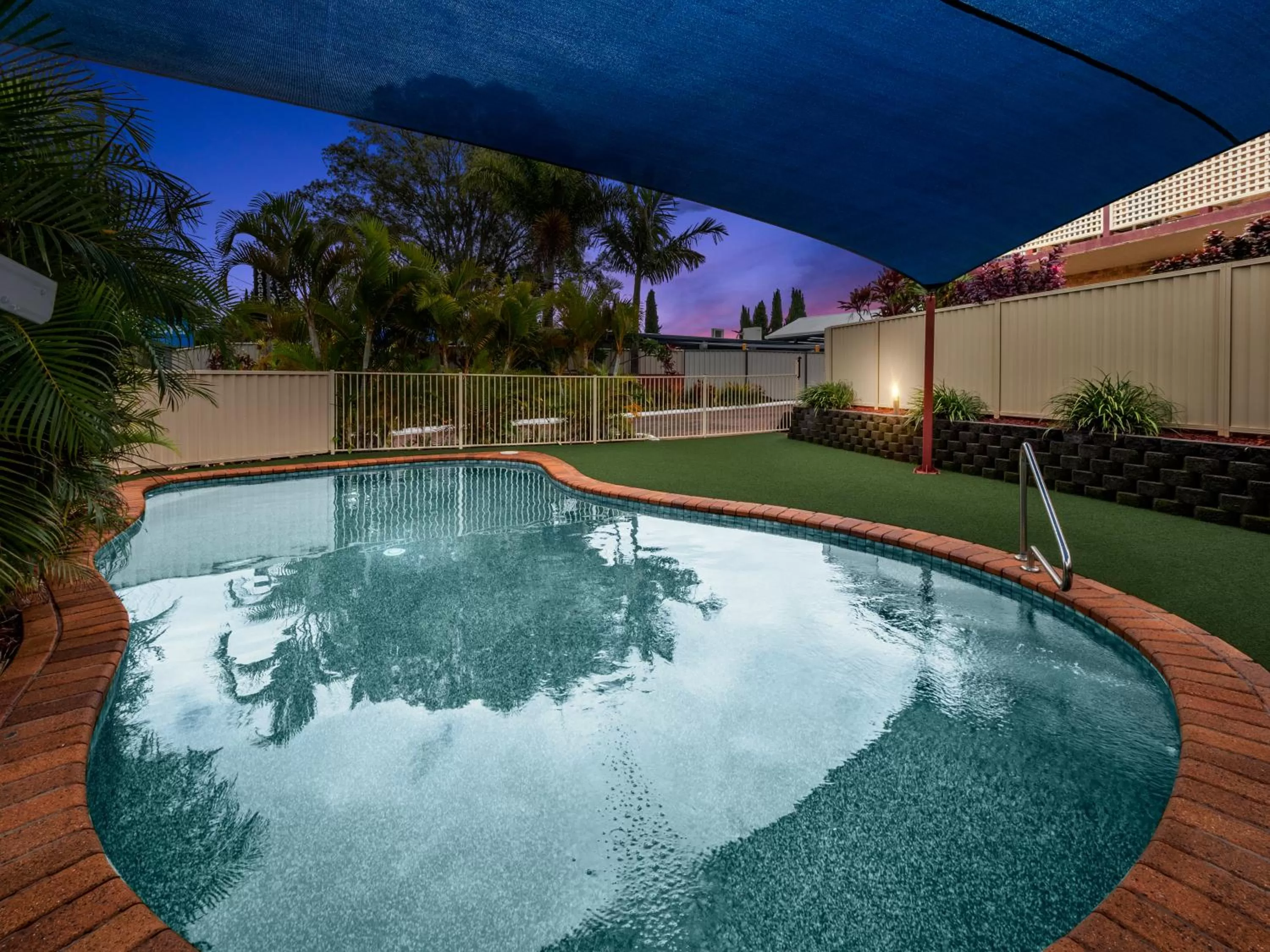 Swimming pool in Kennedy Drive Boutique Motel - Close To City Centre & Airport