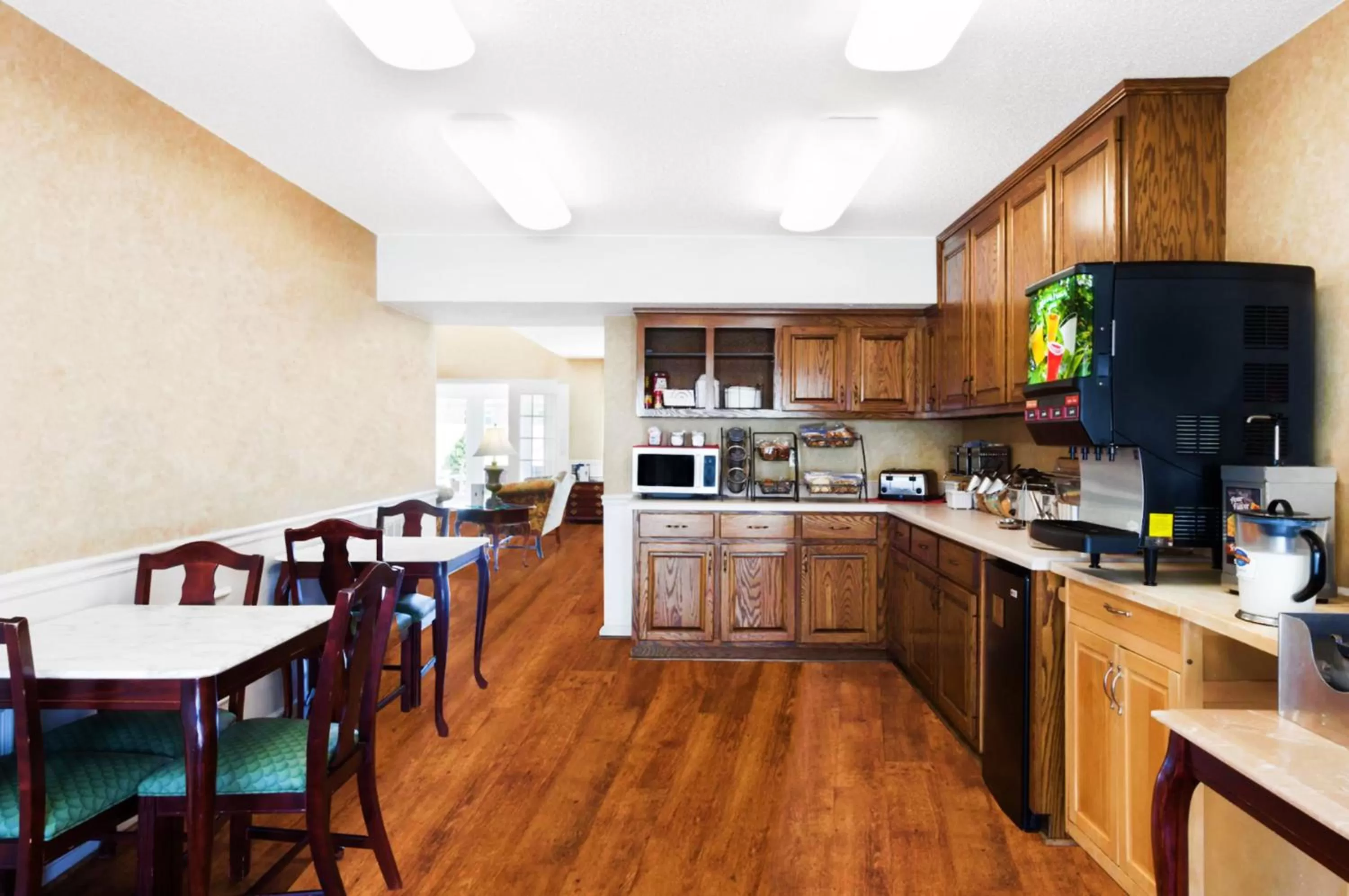 Buffet breakfast in Baymont by Wyndham Tullahoma