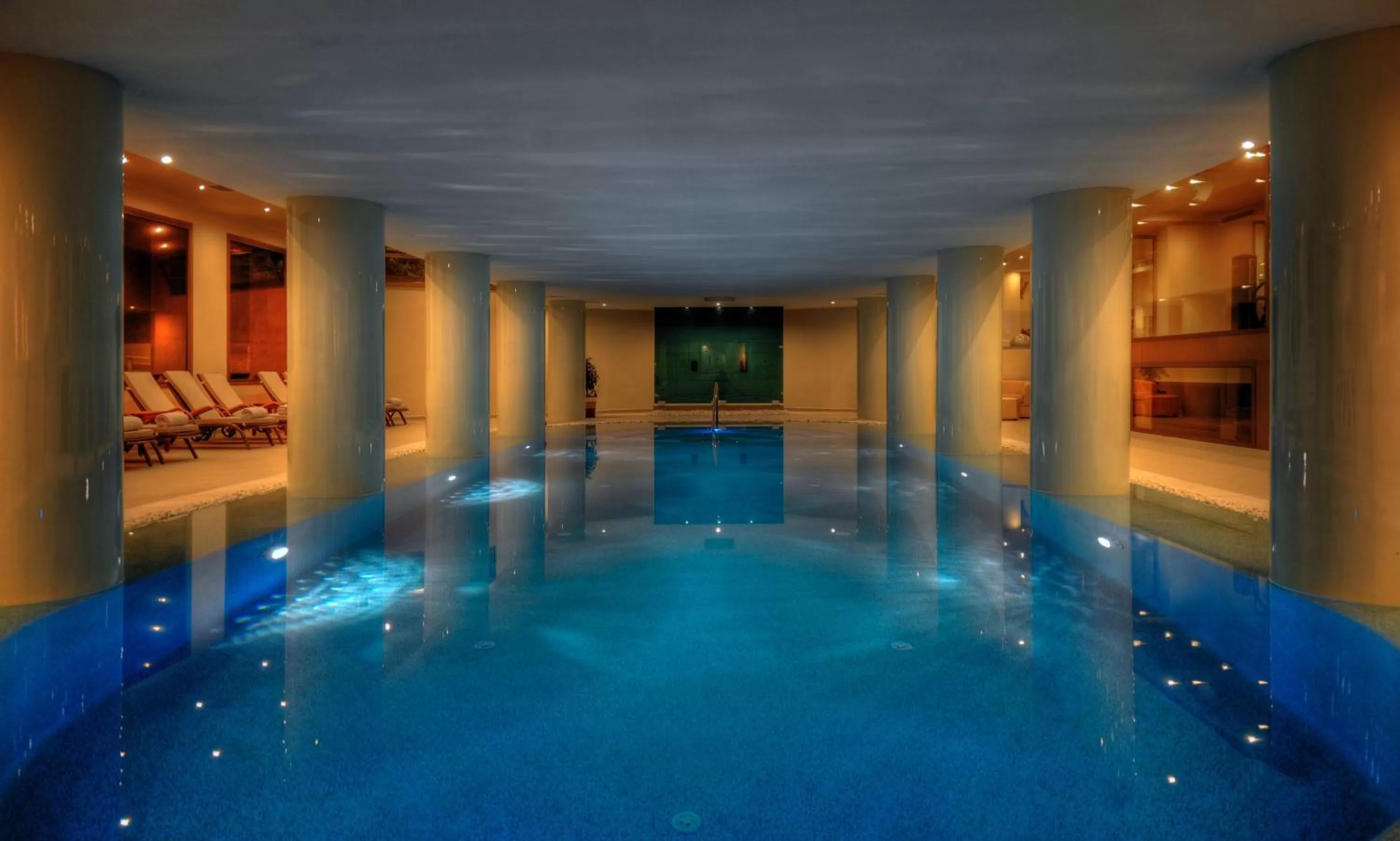 Swimming pool in Lvzz Hotel