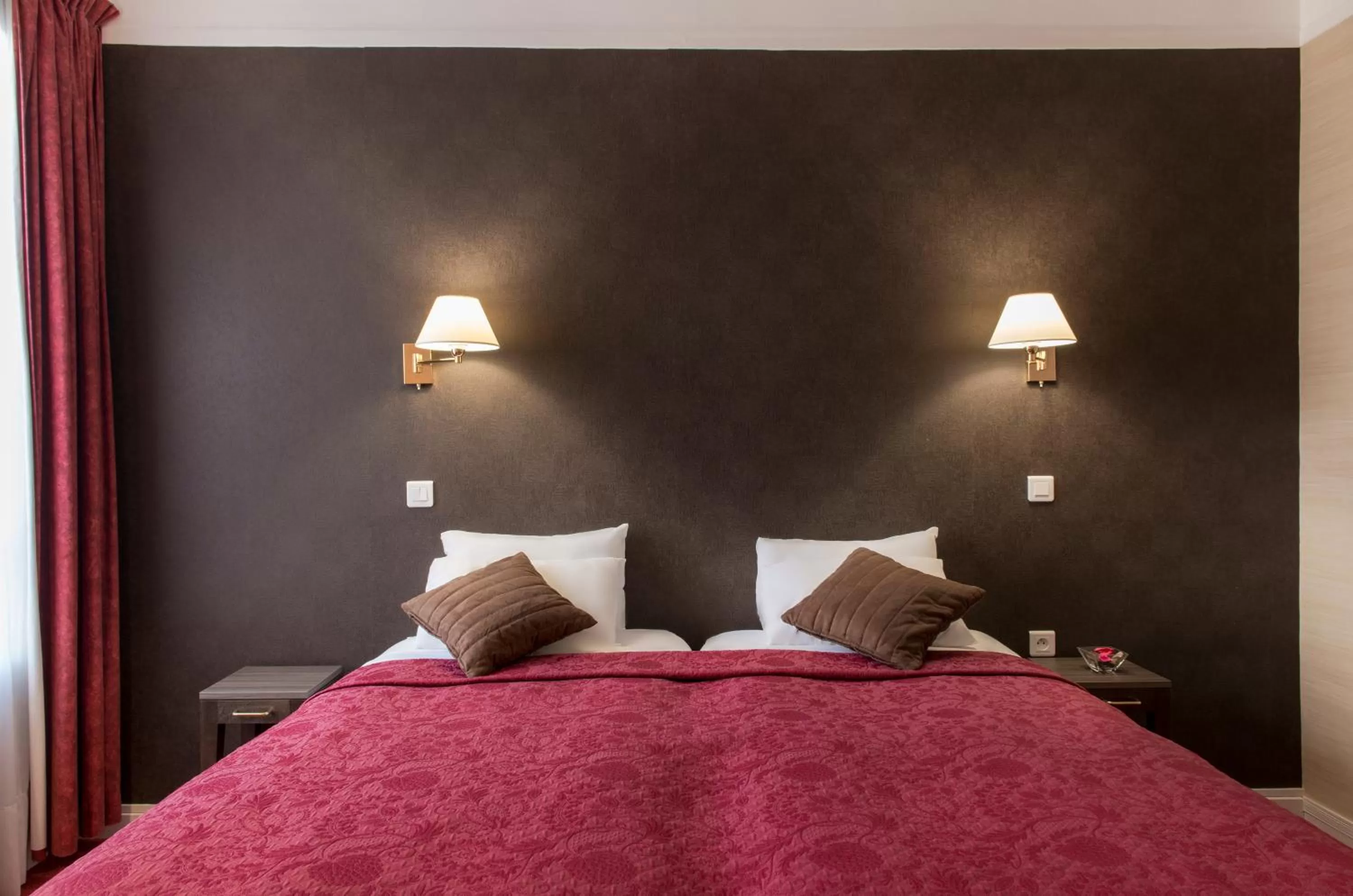 Bedroom, Bed in Abaca Messidor by Happyculture