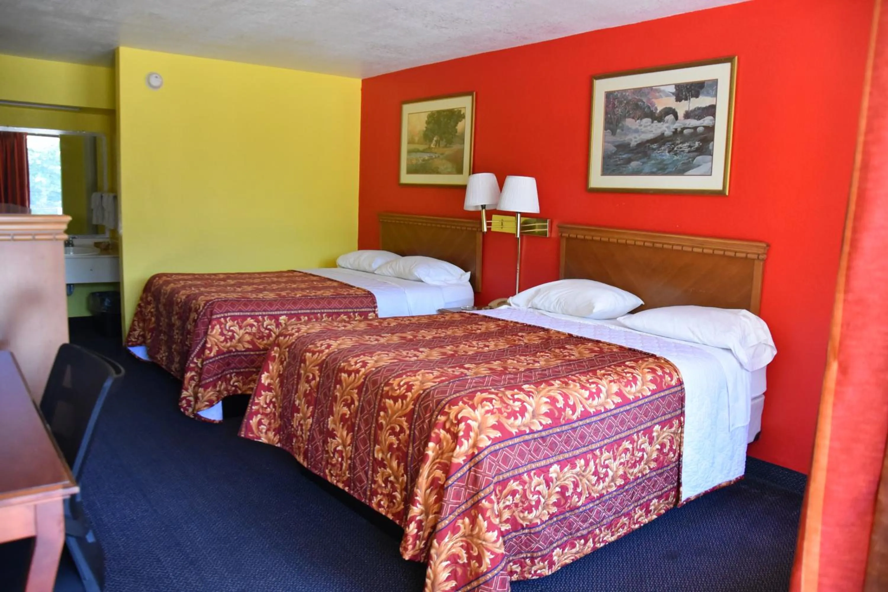 Bed in Homeplace Inn