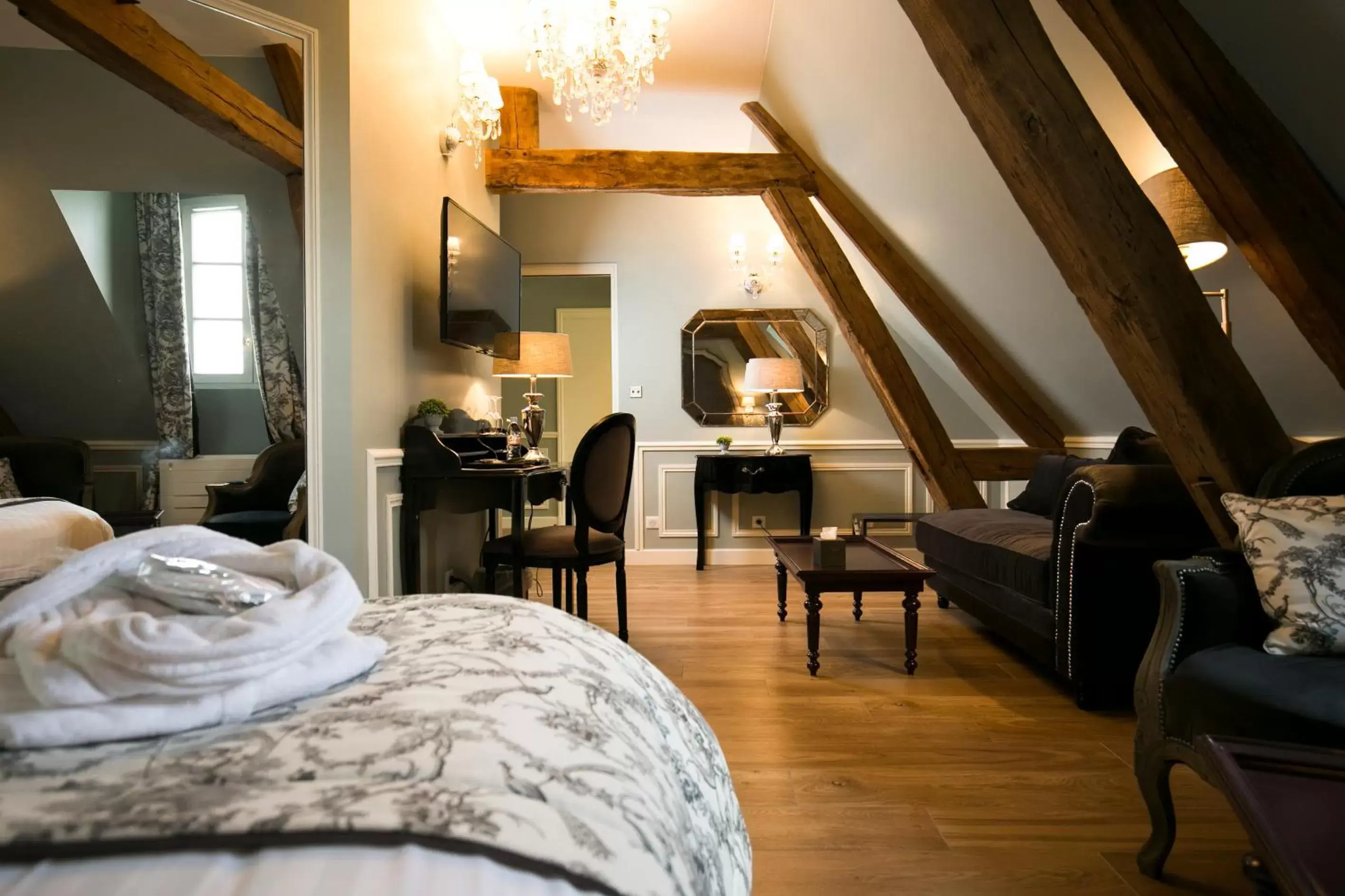 Prestige King Room in Hotel & Spa Le Grand Monarque, BW Premier Collection Prestige King Room in Hotel & Spa Le Grand Monarque, BW Premier Collection