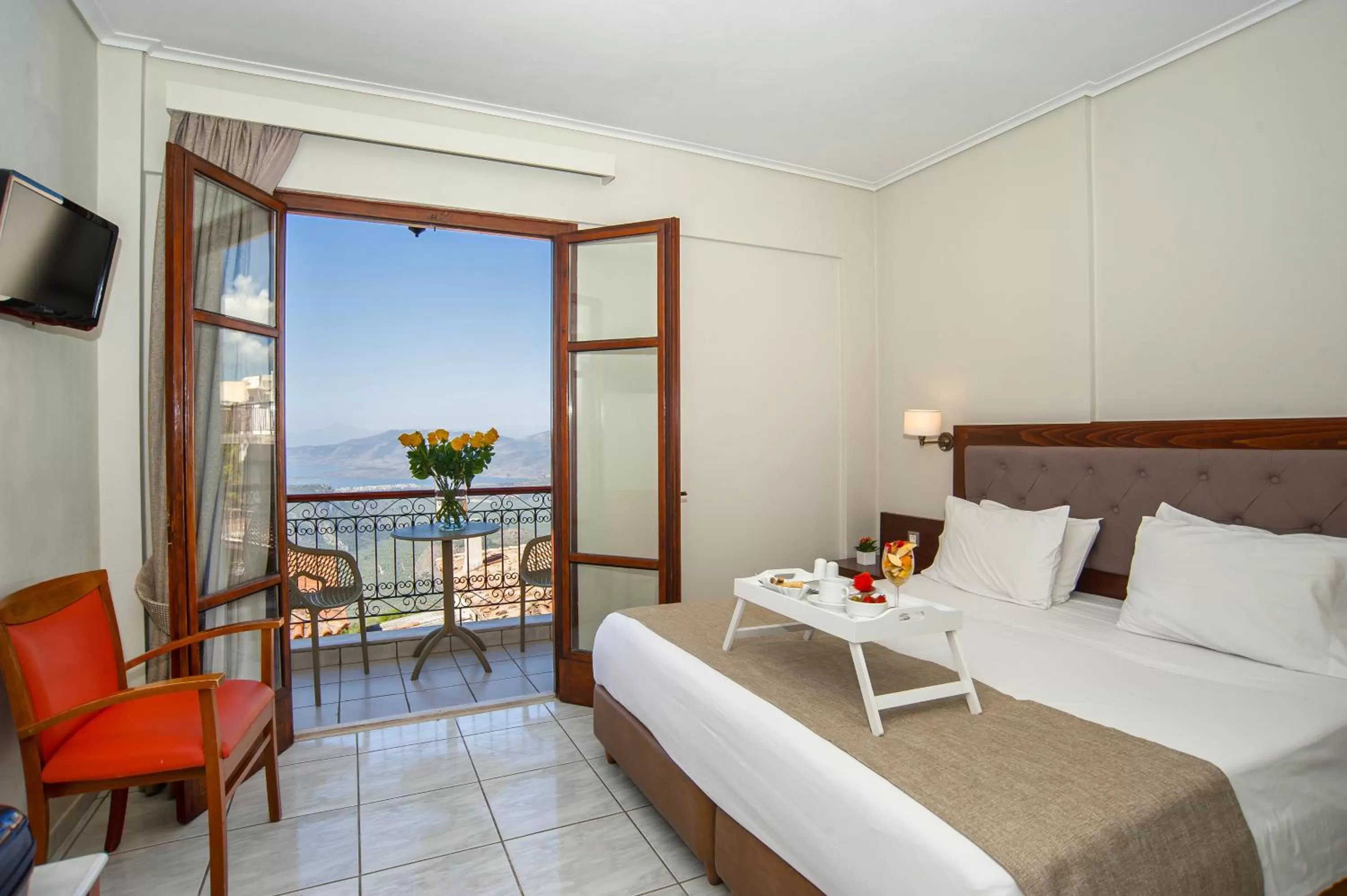 Bedroom, Bed in Fedriades Delphi Hotel