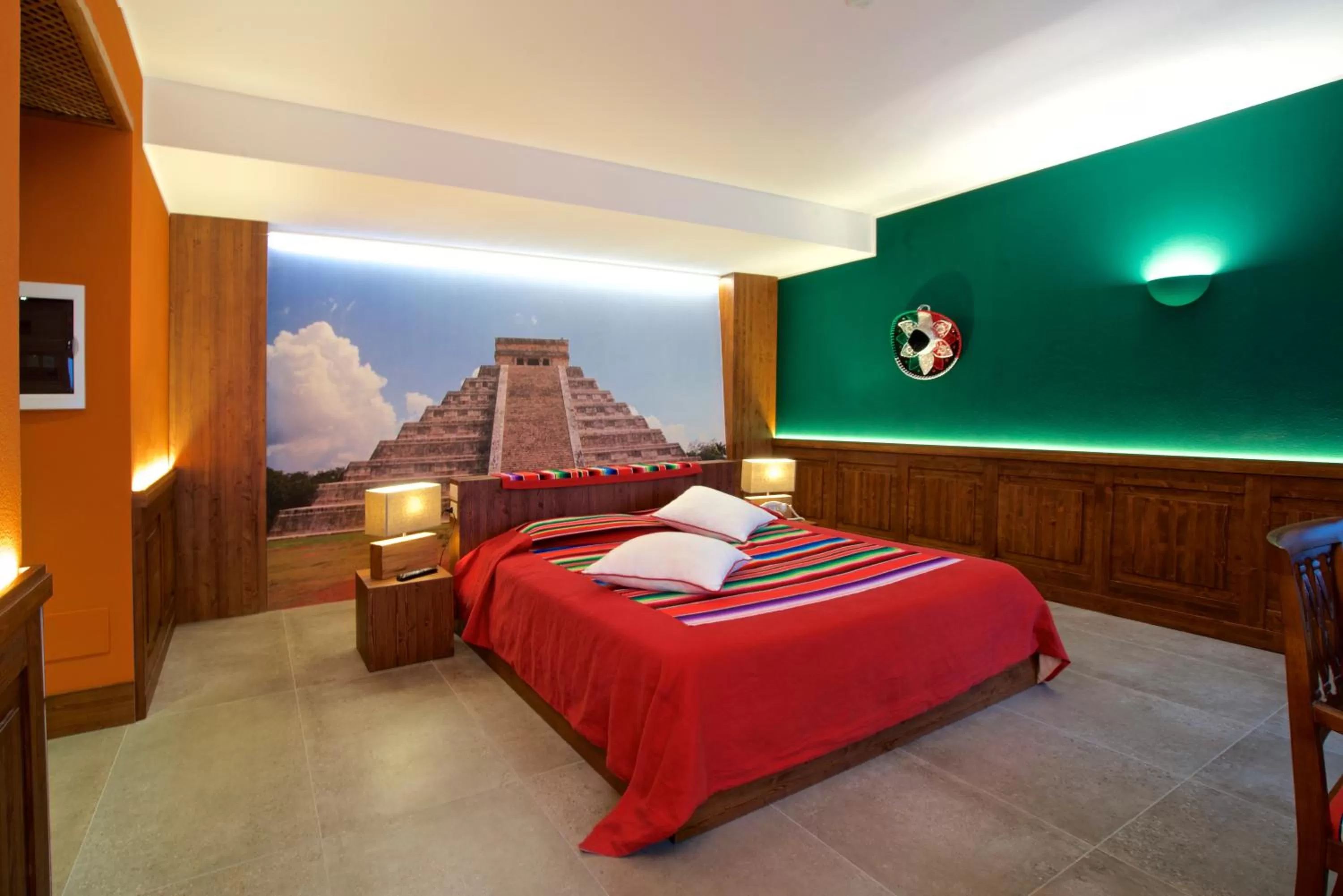 Photo of the whole room, Bed in Design Suite Tirano