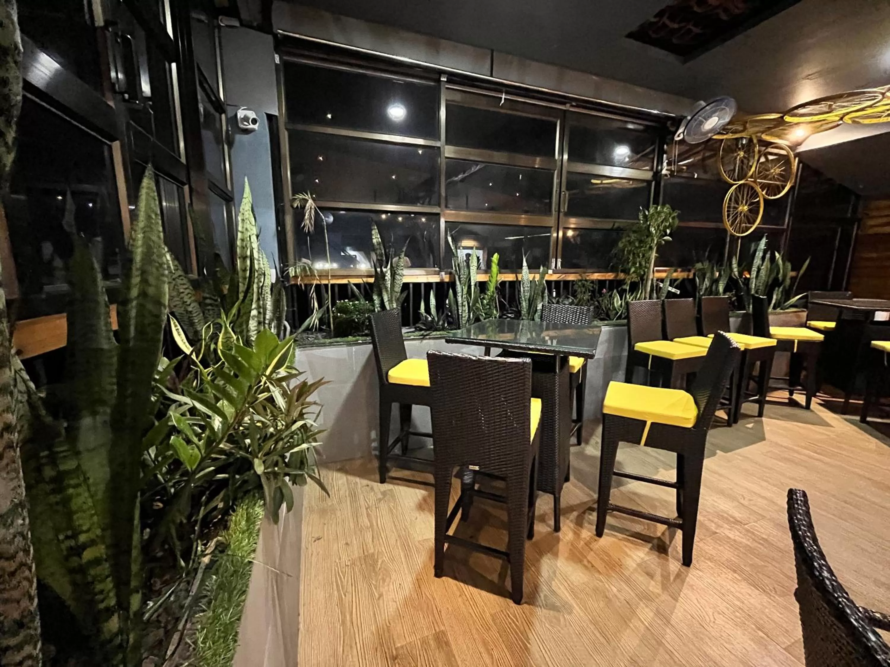 Restaurant/places to eat in RJB Grand