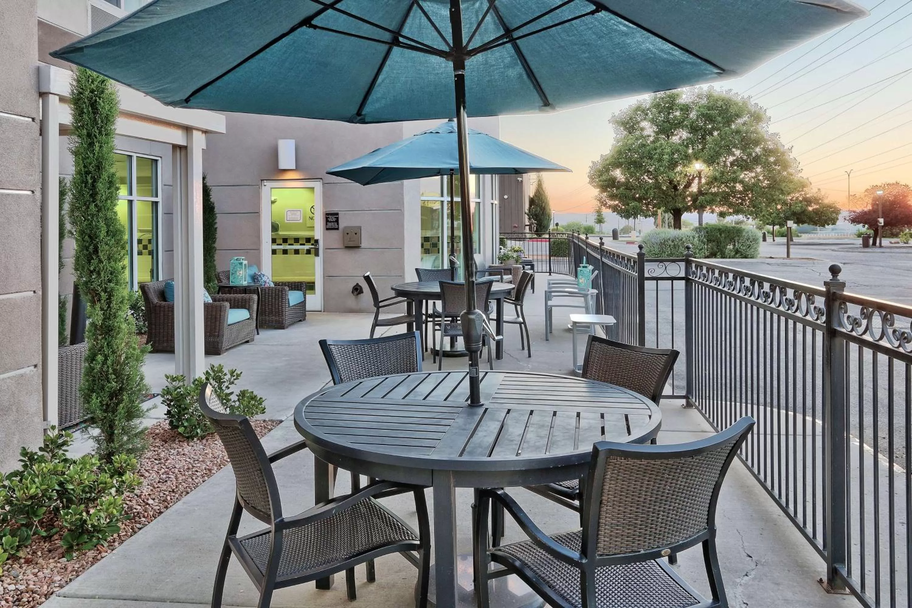 Patio in Hilton Garden Inn Albuquerque/Journal Center