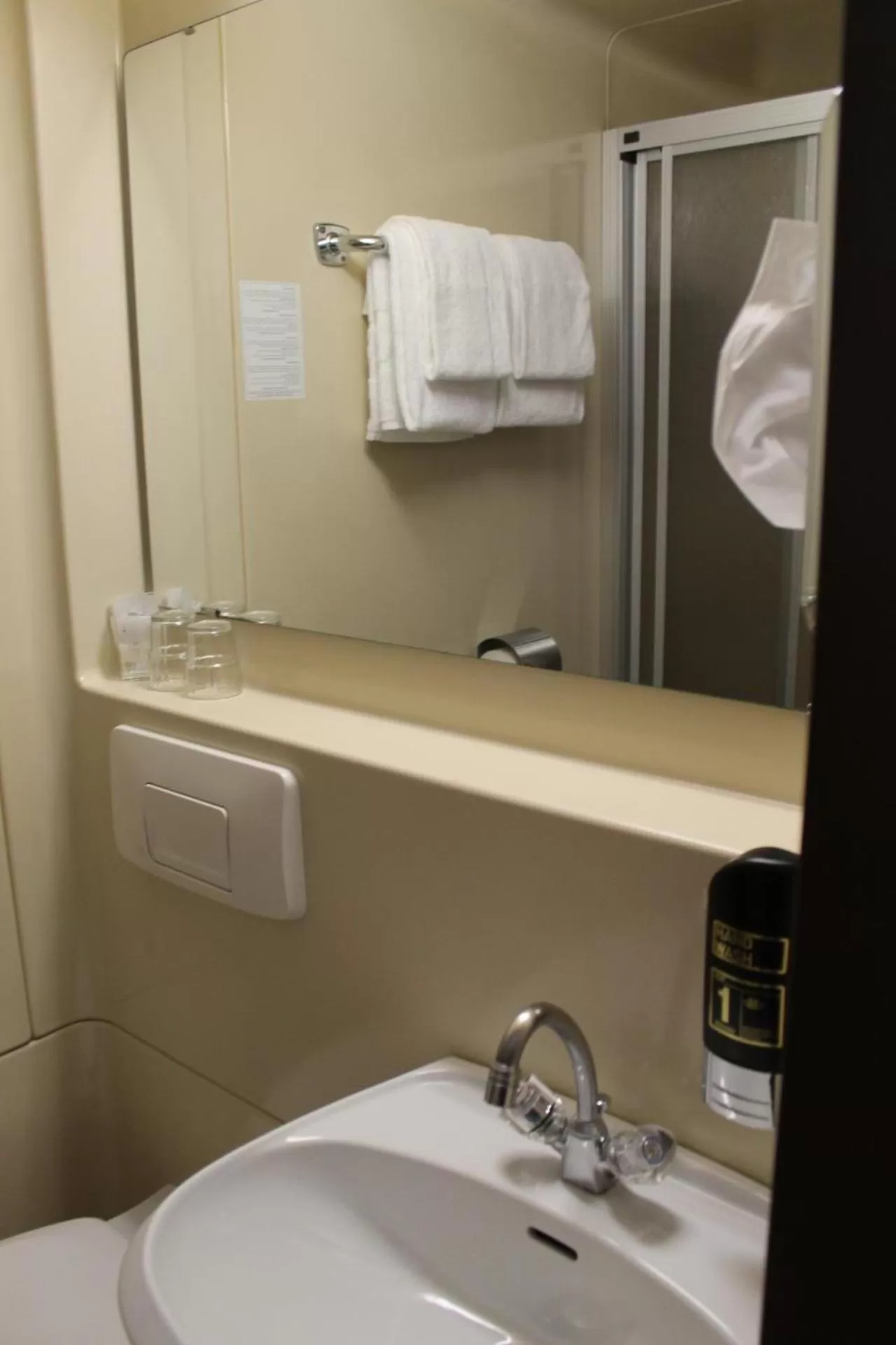 Bathroom in Hotel Goldene Krone Innsbruck