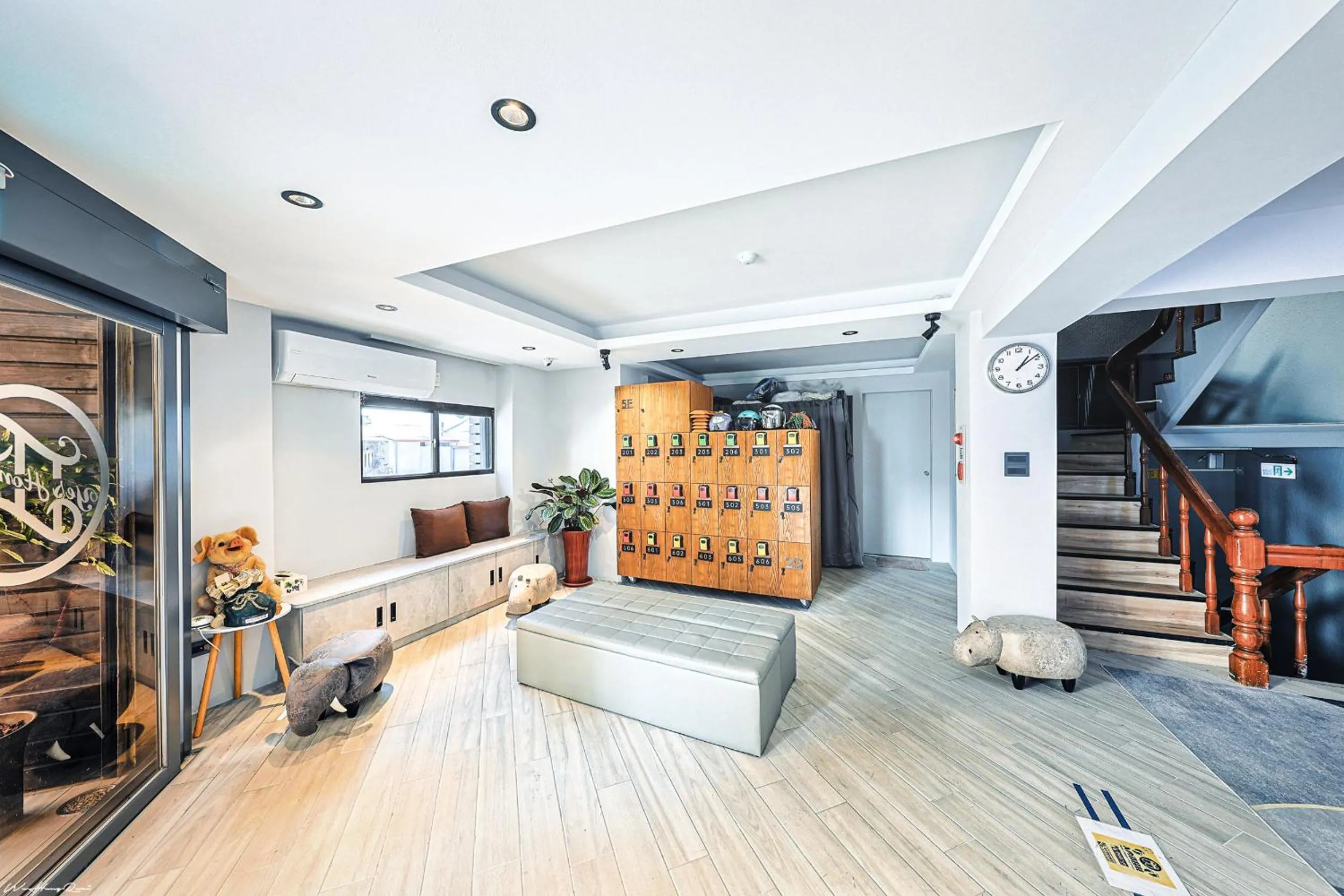 Living room in 亞馨文旅 近東大門夜市 有免費停車場 可自助入住