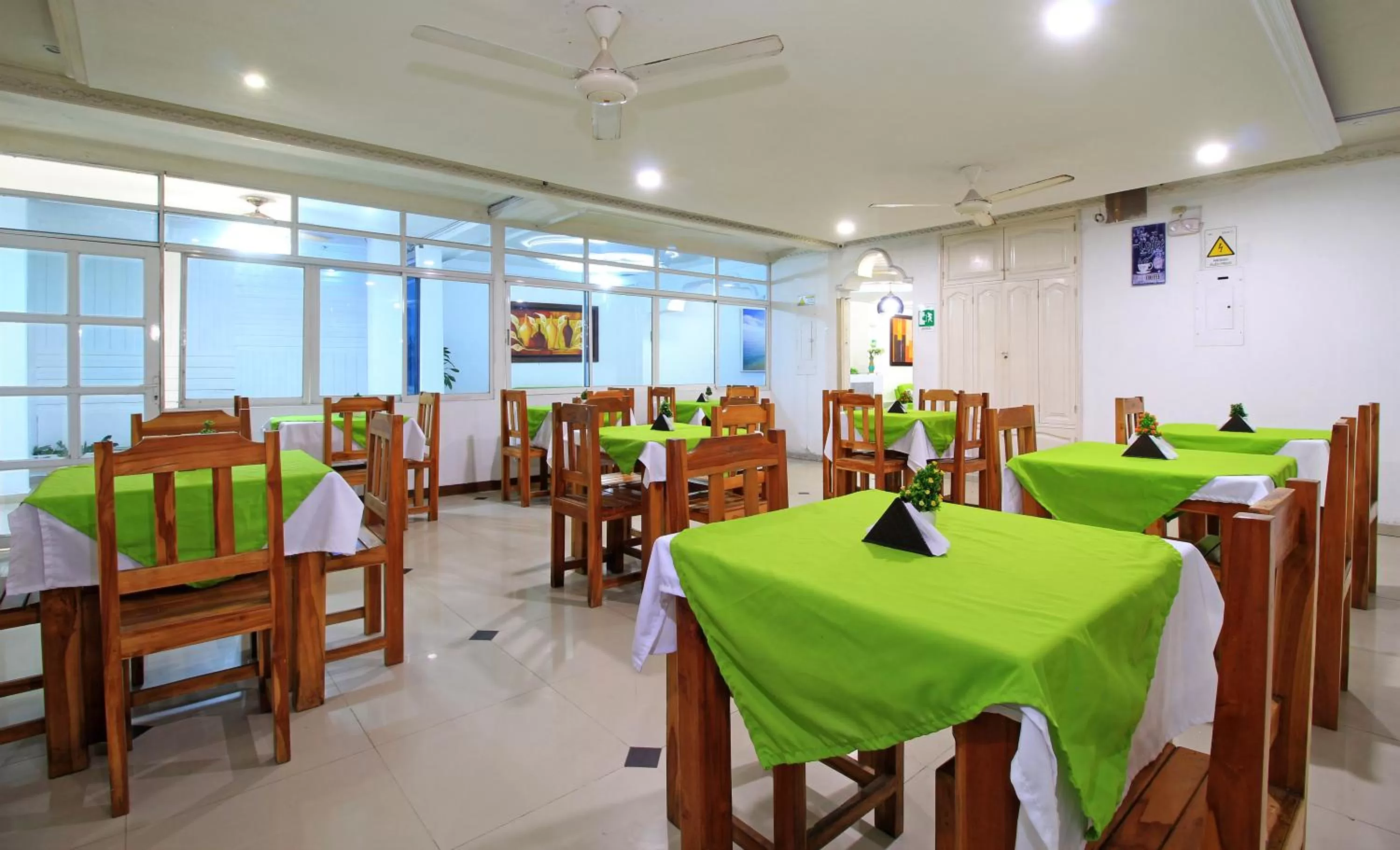 Restaurant/places to eat in Hotel Abi Inn By GEH Suites