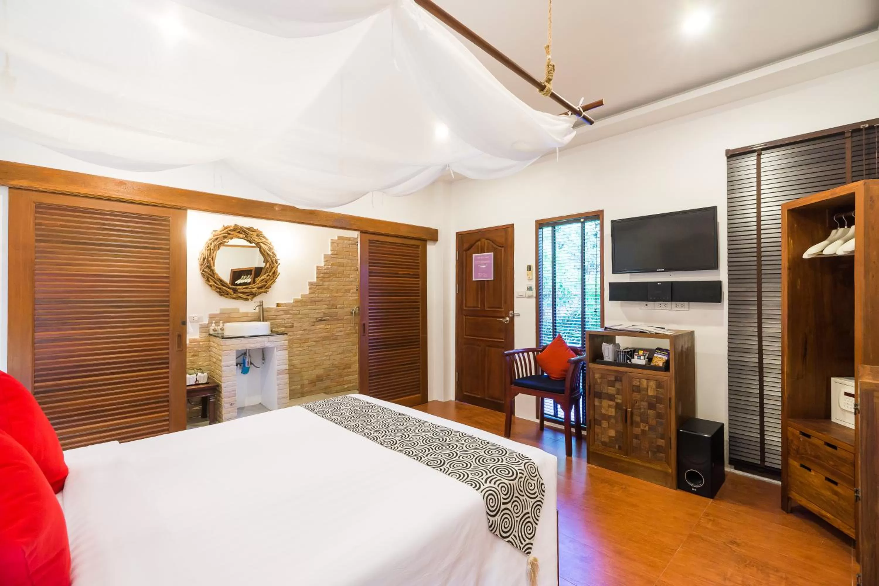 TV and multimedia in Laksasubha Hua Hin