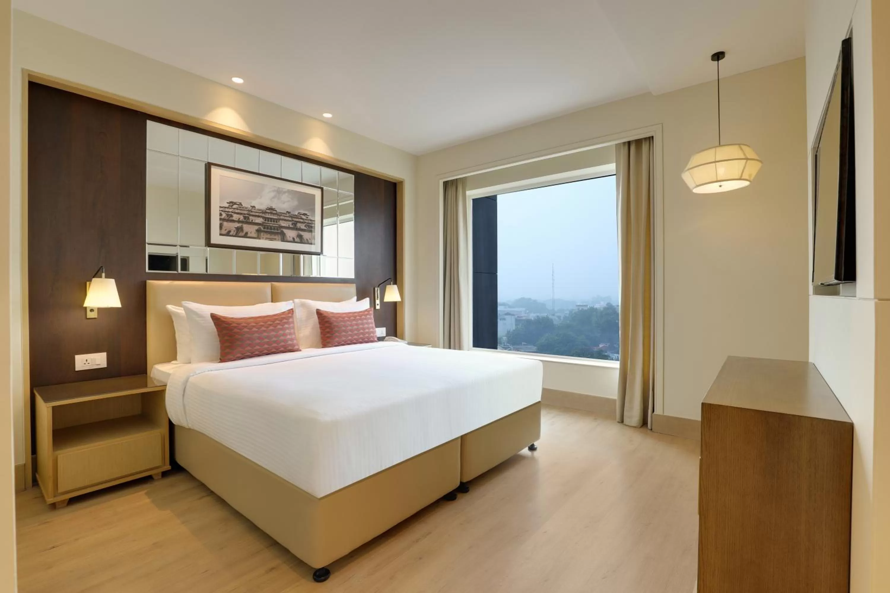 City view, Bed in Lemon Tree Hotel, Jhansi