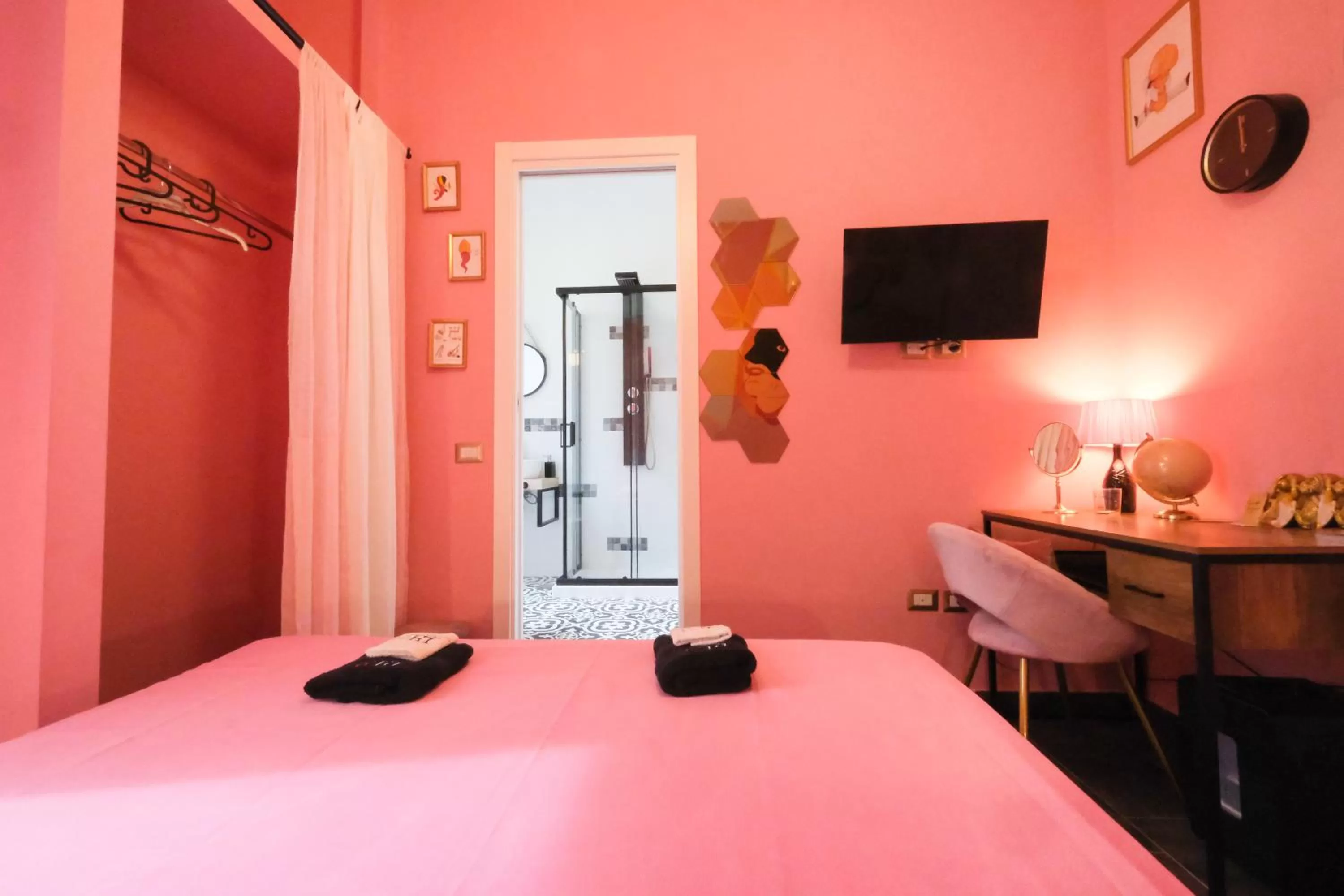 TV and multimedia, Bed in LH51 B&B