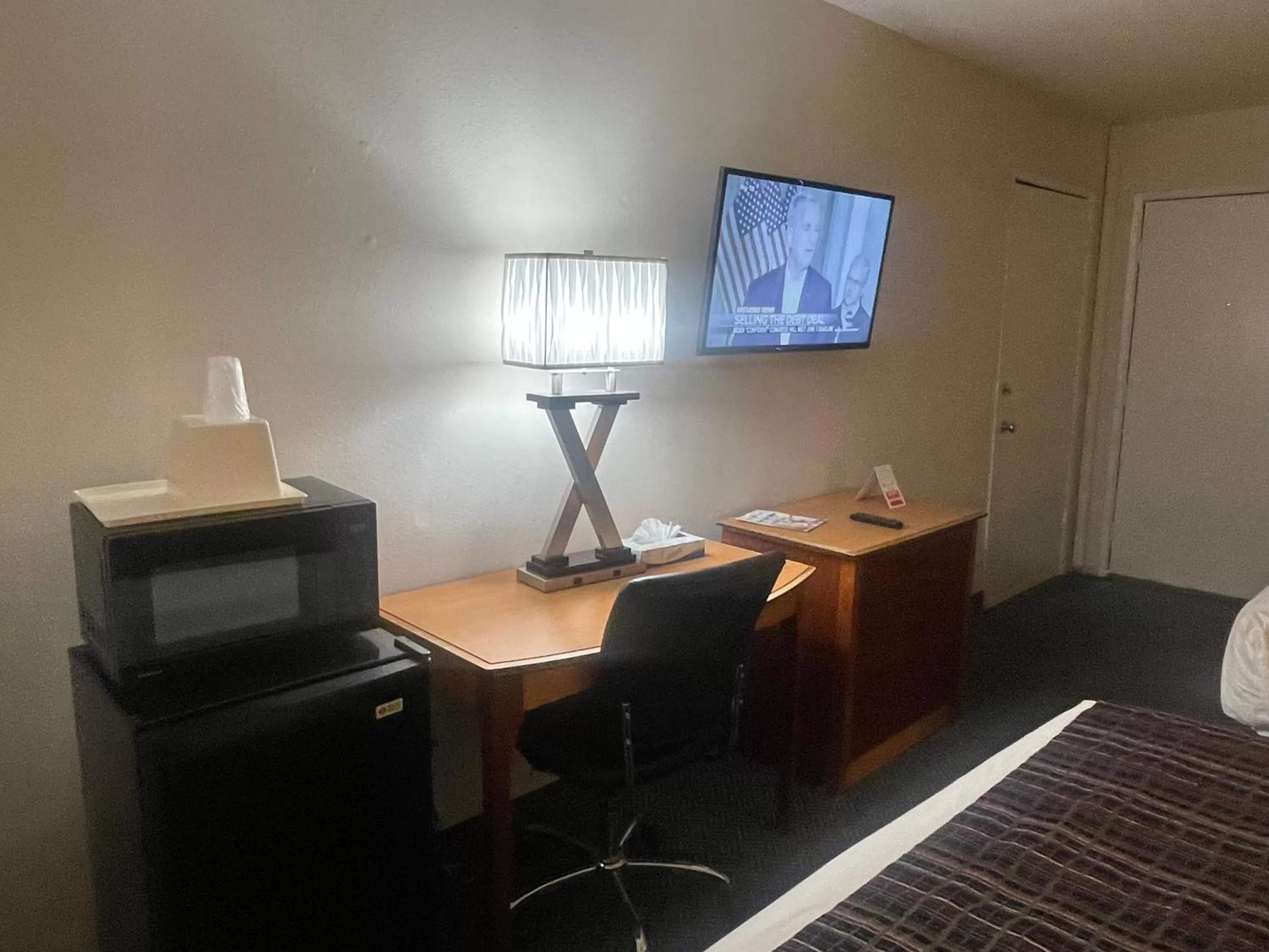 Bed in Skyway Inn - Seatac