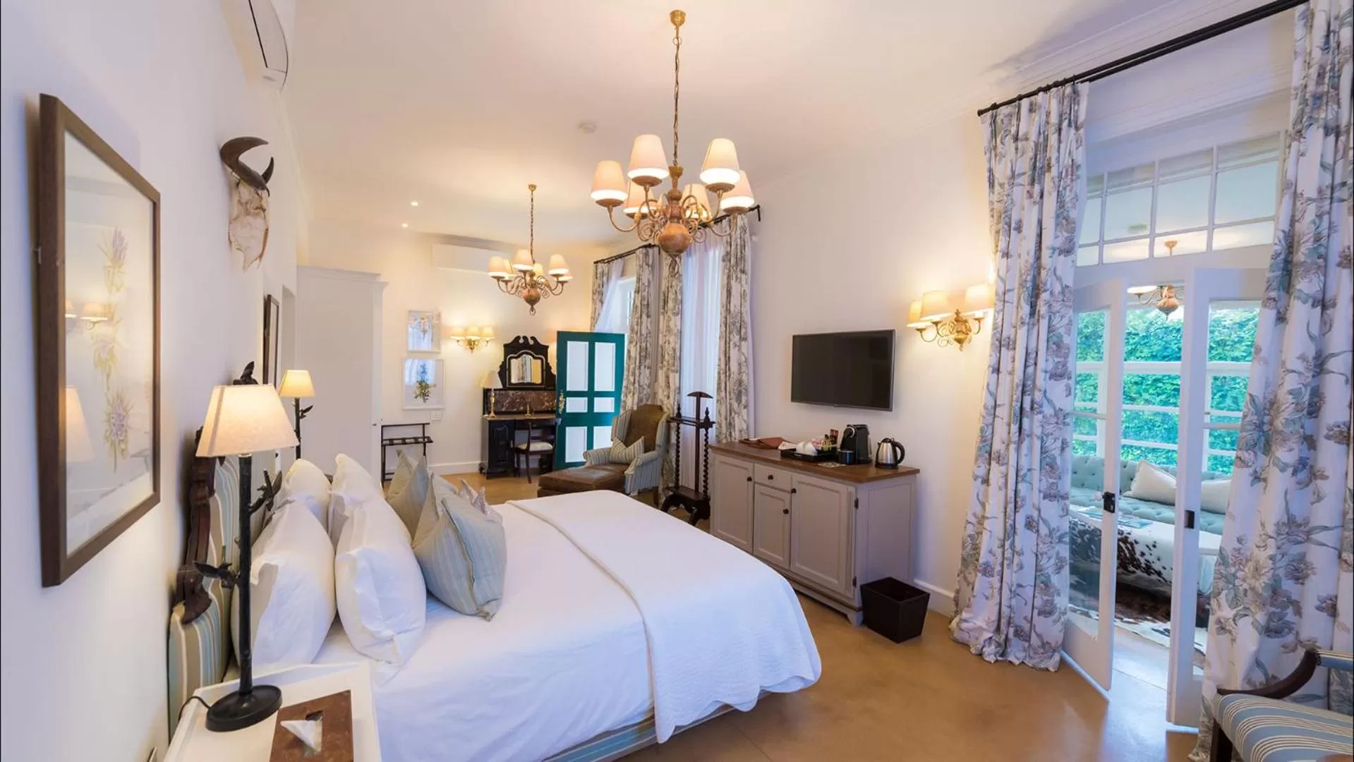 Bed in Drostdy Hotel