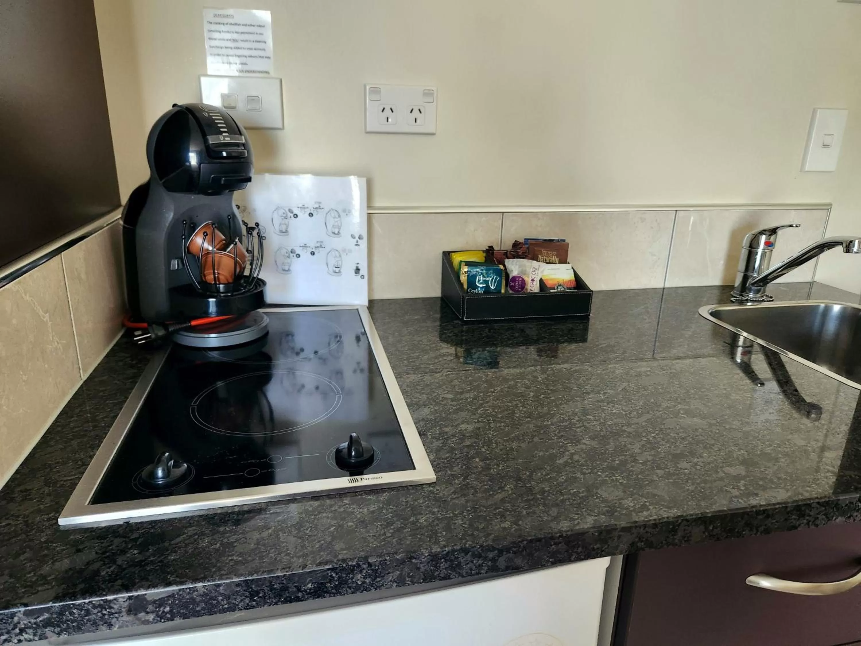 Kitchen or kitchenette in B-Ks Premier Motel Palmerston North