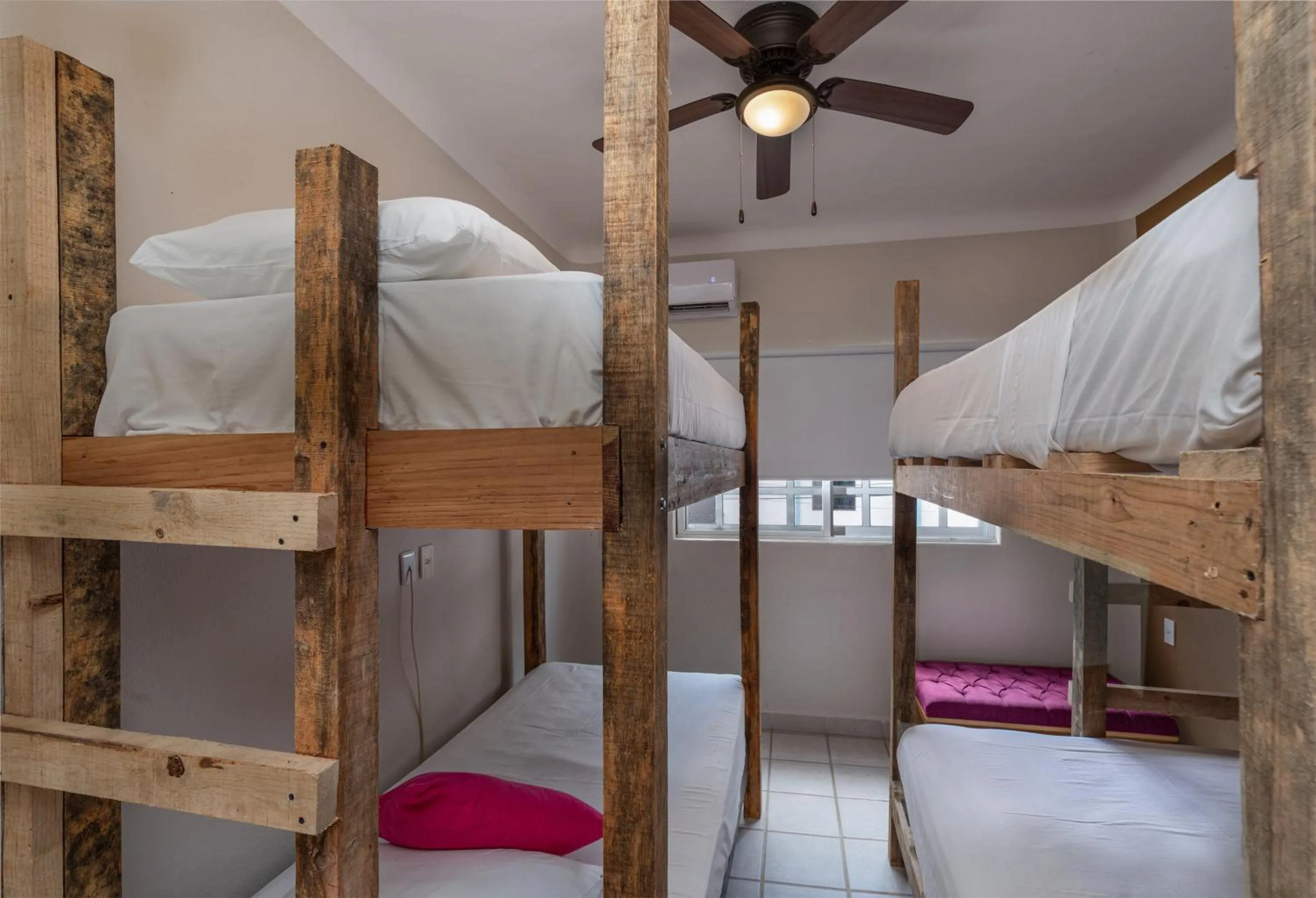 Bunk Bed in Mala Vecindad Playa Beer Hotel