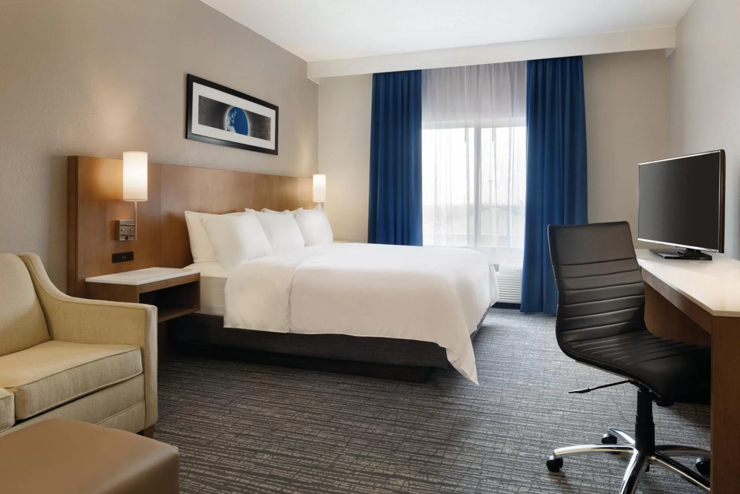 Photo of the whole room in Radisson Hotel Ames Conference Center at ISU