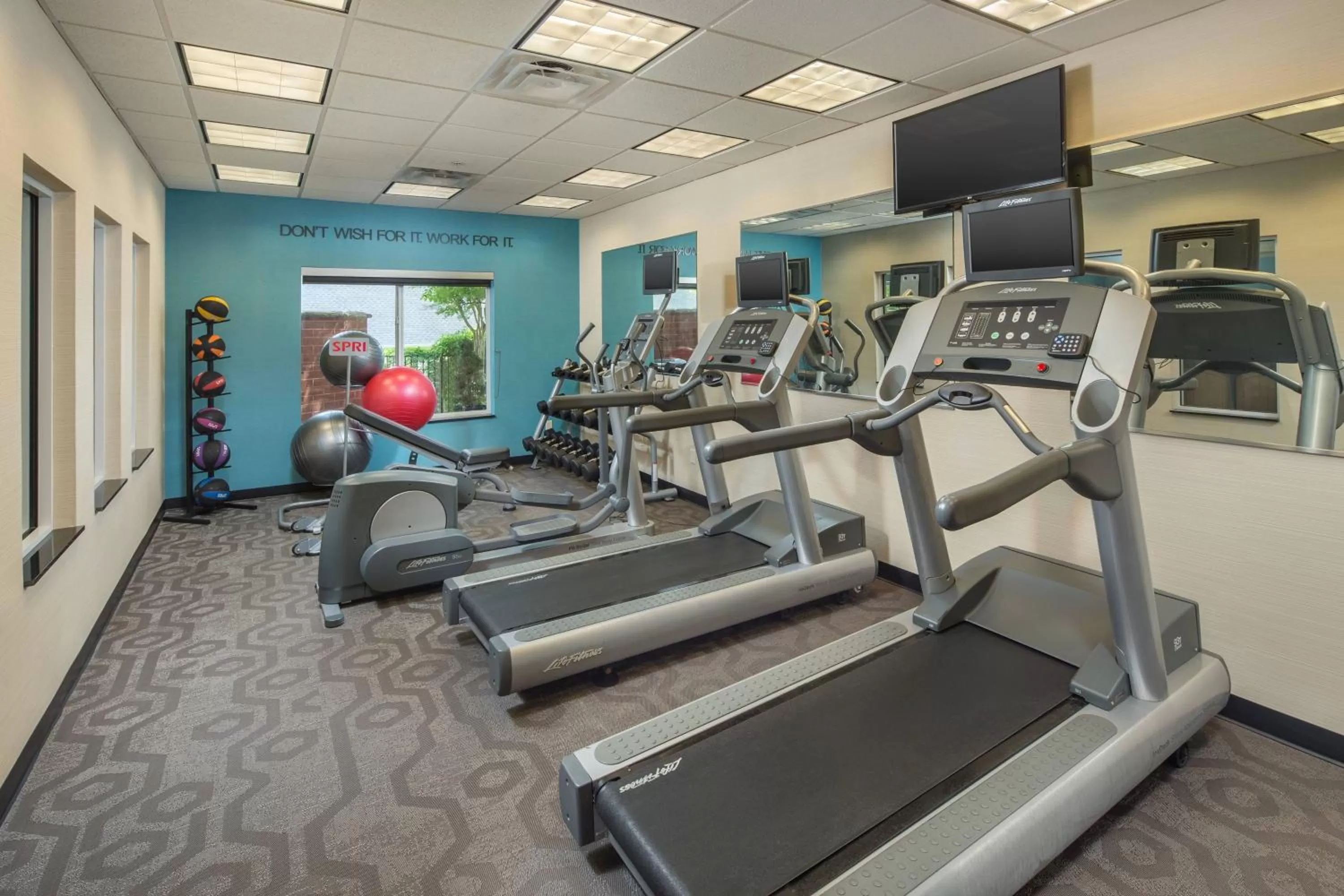 Fitness centre/facilities in Fairfield Inn and Suites Cleveland